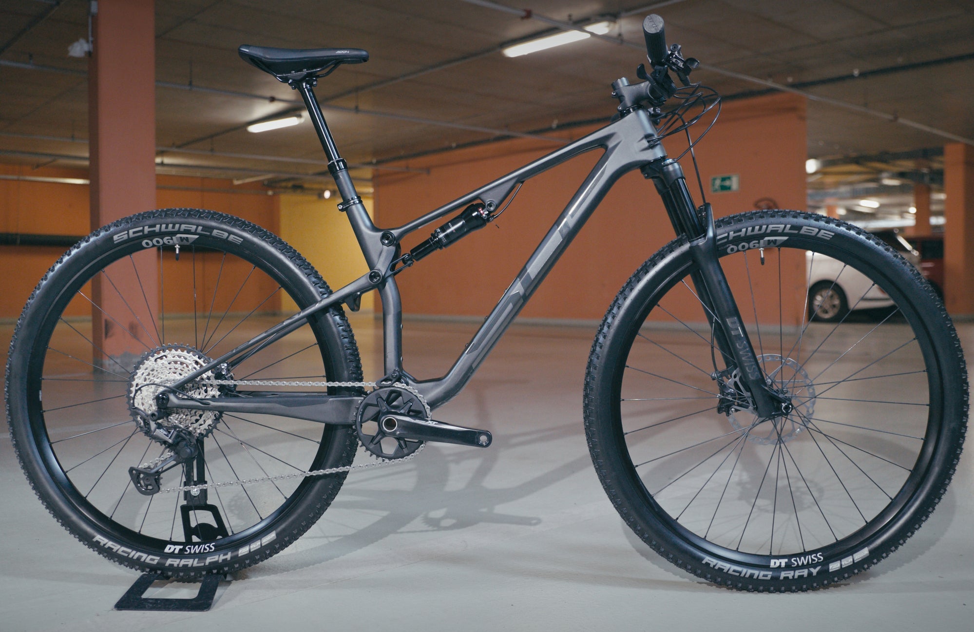 Premium XF 979 RC Carbon Fiber XC Mountain Bike - Lightweight & Durable for Trail Riding & Competitive Cross-Country Racing