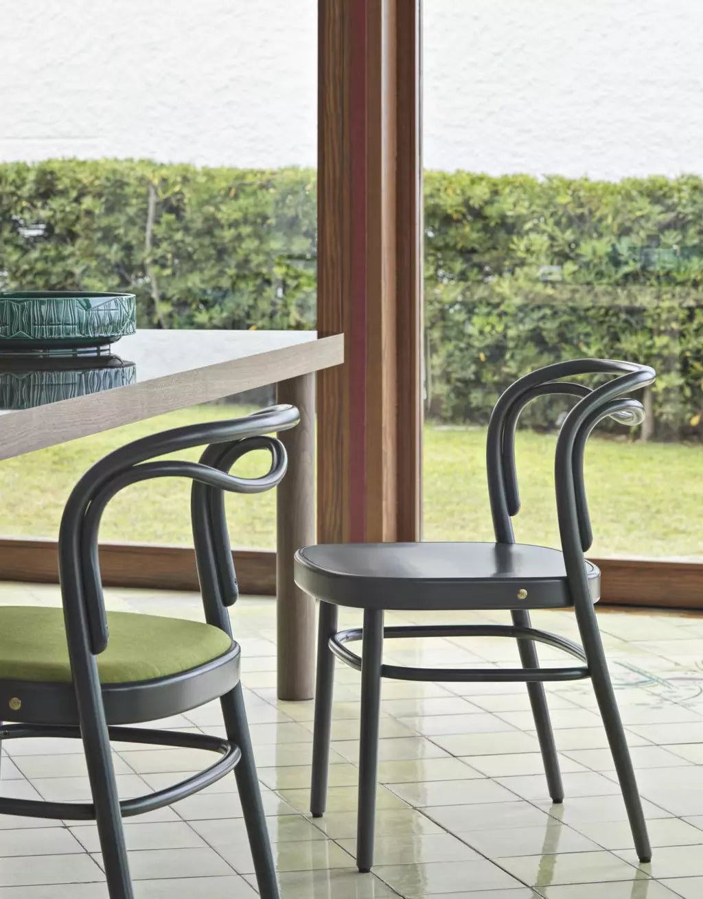 GTV Saule Modern Dining Table - Solid Wood Kitchen Table for 6-8 People - Perfect for Family Gatherings & Dinner Parties