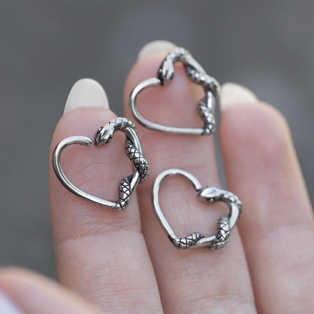 SLINK Silver Snake & Heart Daith Ring - Elegant Body Jewelry for Cartilage Piercing | Perfect for Women's Ear Piercing, Unique Gift for Her, Trendy Fashion Accessory
