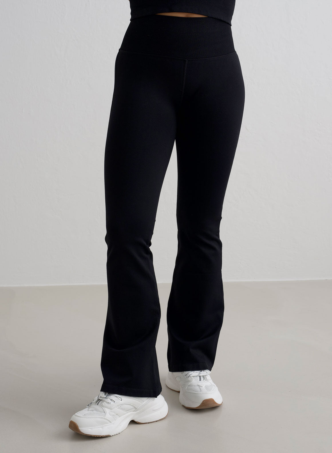 Black Seamless Flare Leggings for Petite Women - Comfortable Yoga Pants for Workout, Running & Everyday Wear