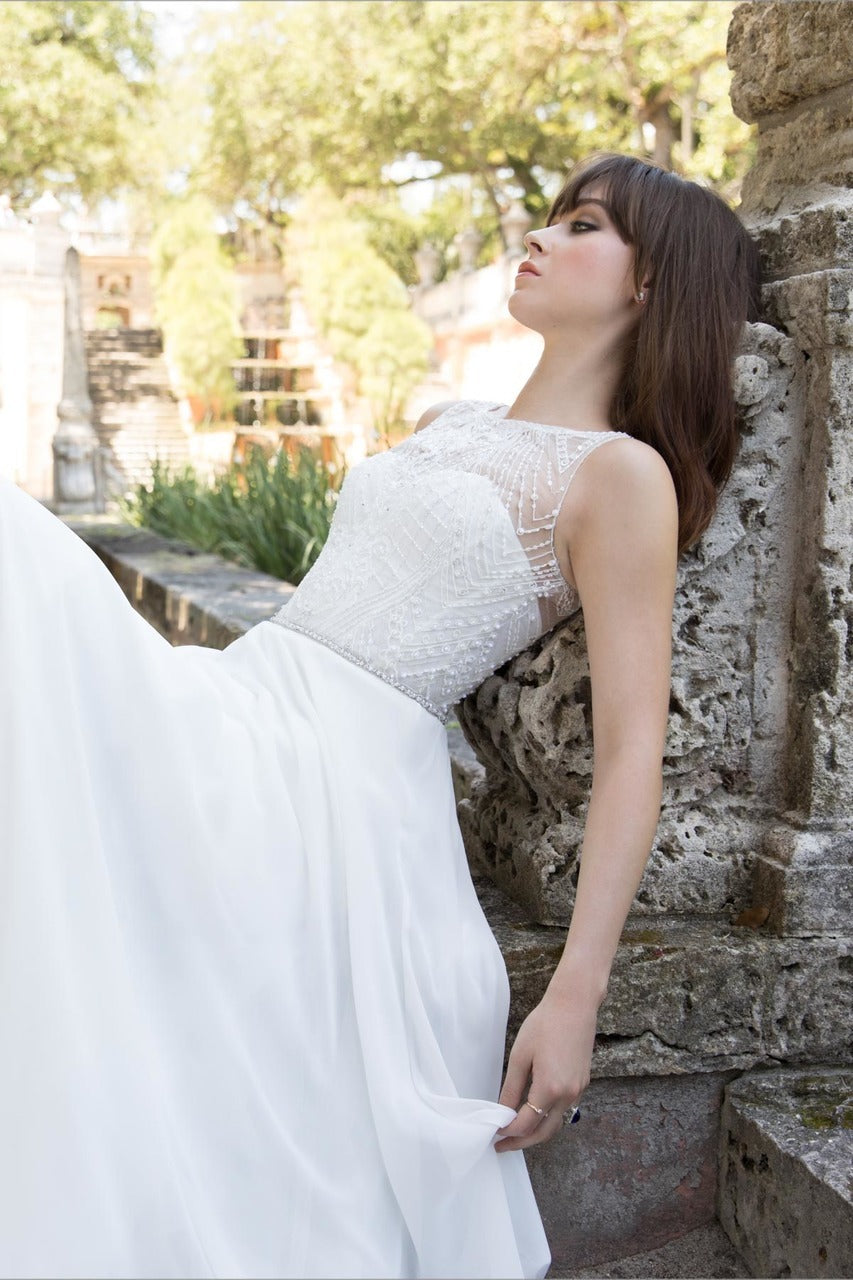 Watters Hathaway 19705 Plus Size Wedding Gown Sample Dress - Perfect for Bridal Shop Try-Ons and Curvy Bride Fittings