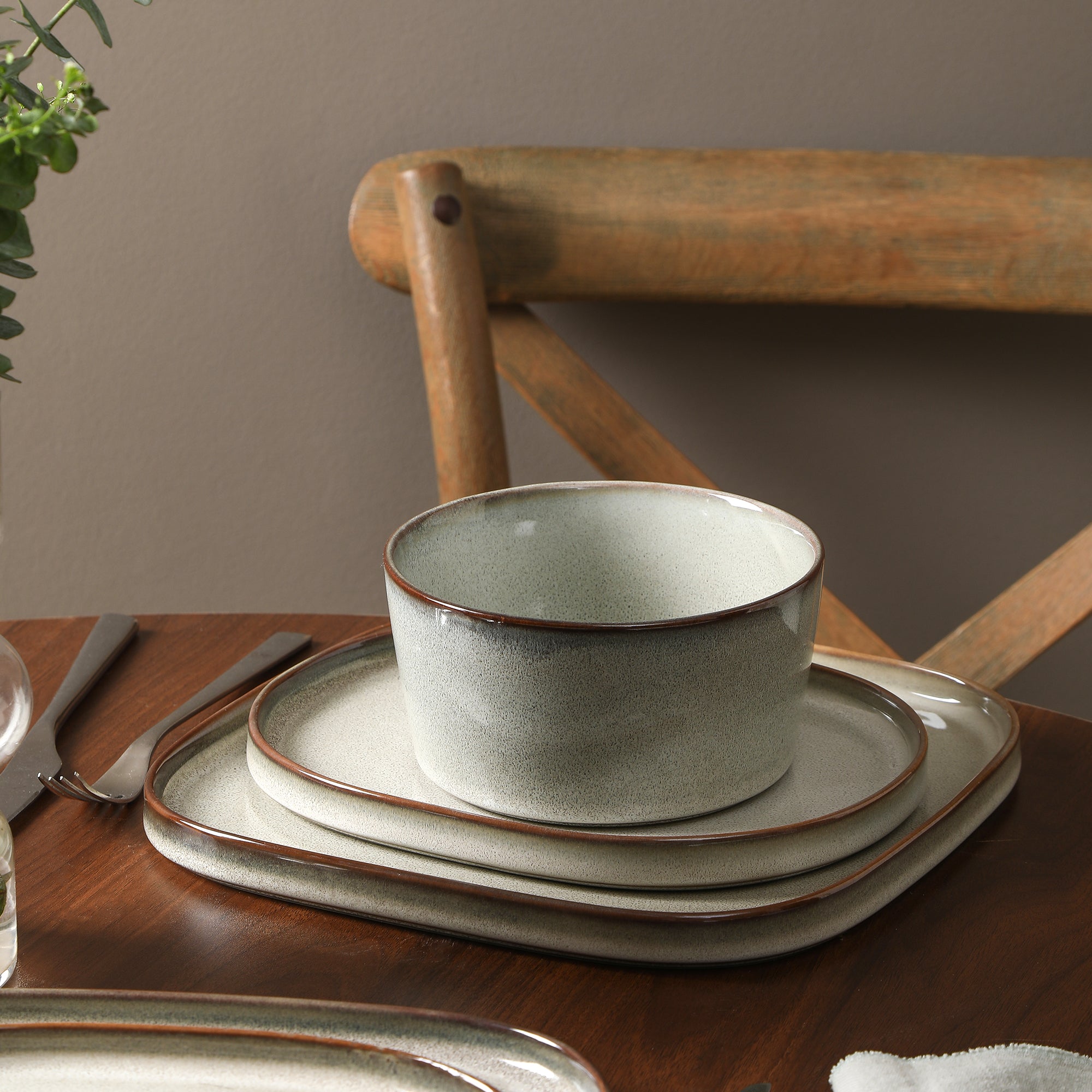 Premium Cairo Stoneware Dinnerware Set - 16-Piece Grey Dinner Plates & Bowls Set, Durable & Stylish for Everyday Use - Perfect for Family Dinners, Entertaining Guests & Restaurant-Style Dining at Home