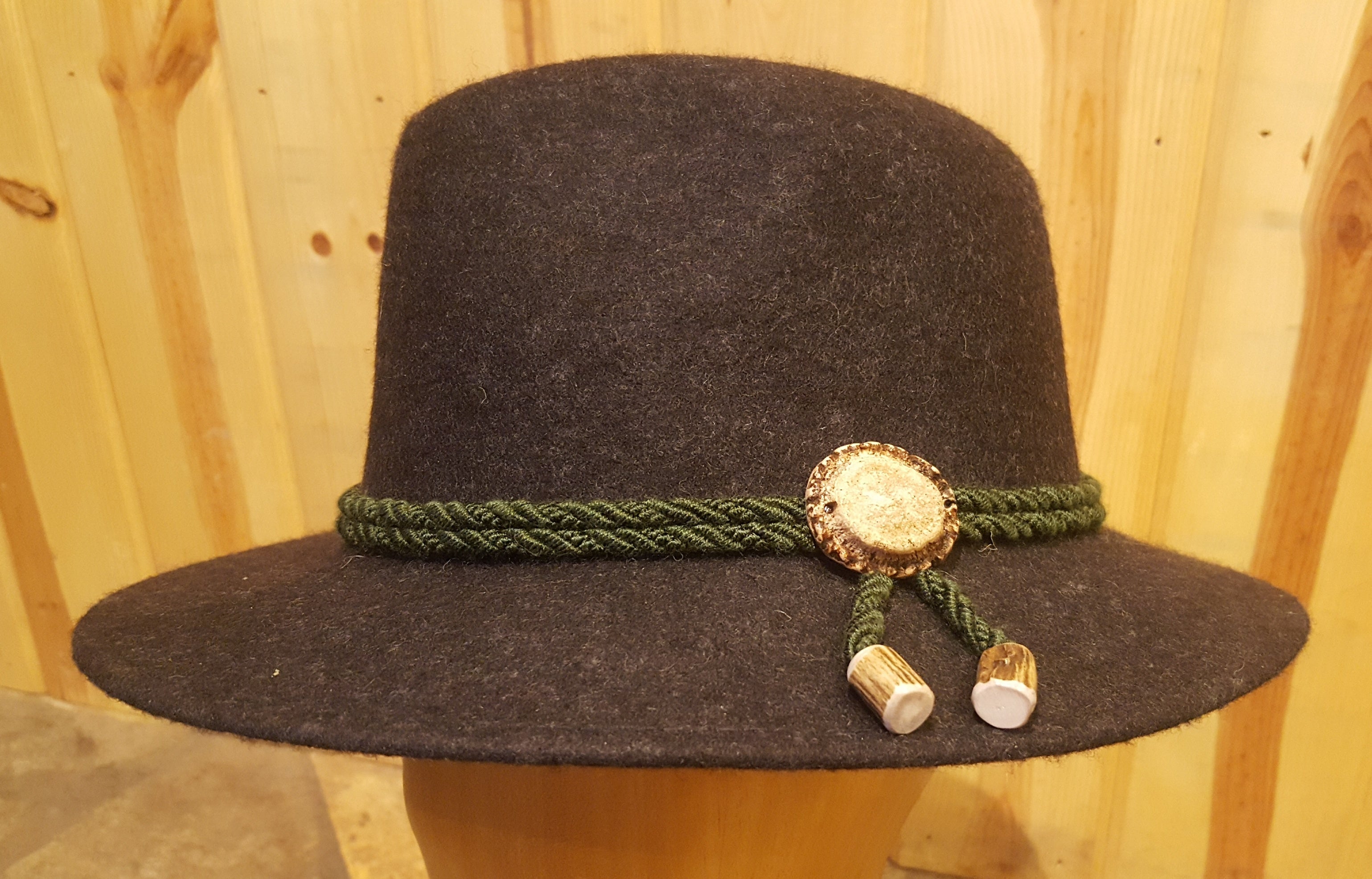 Authentic German Trachten Hat with Coin, Edelweiss, Antler Piece - Traditional Bavarian Oktoberfest Costume Accessory for Beer Festival, Halloween & Cultural Events