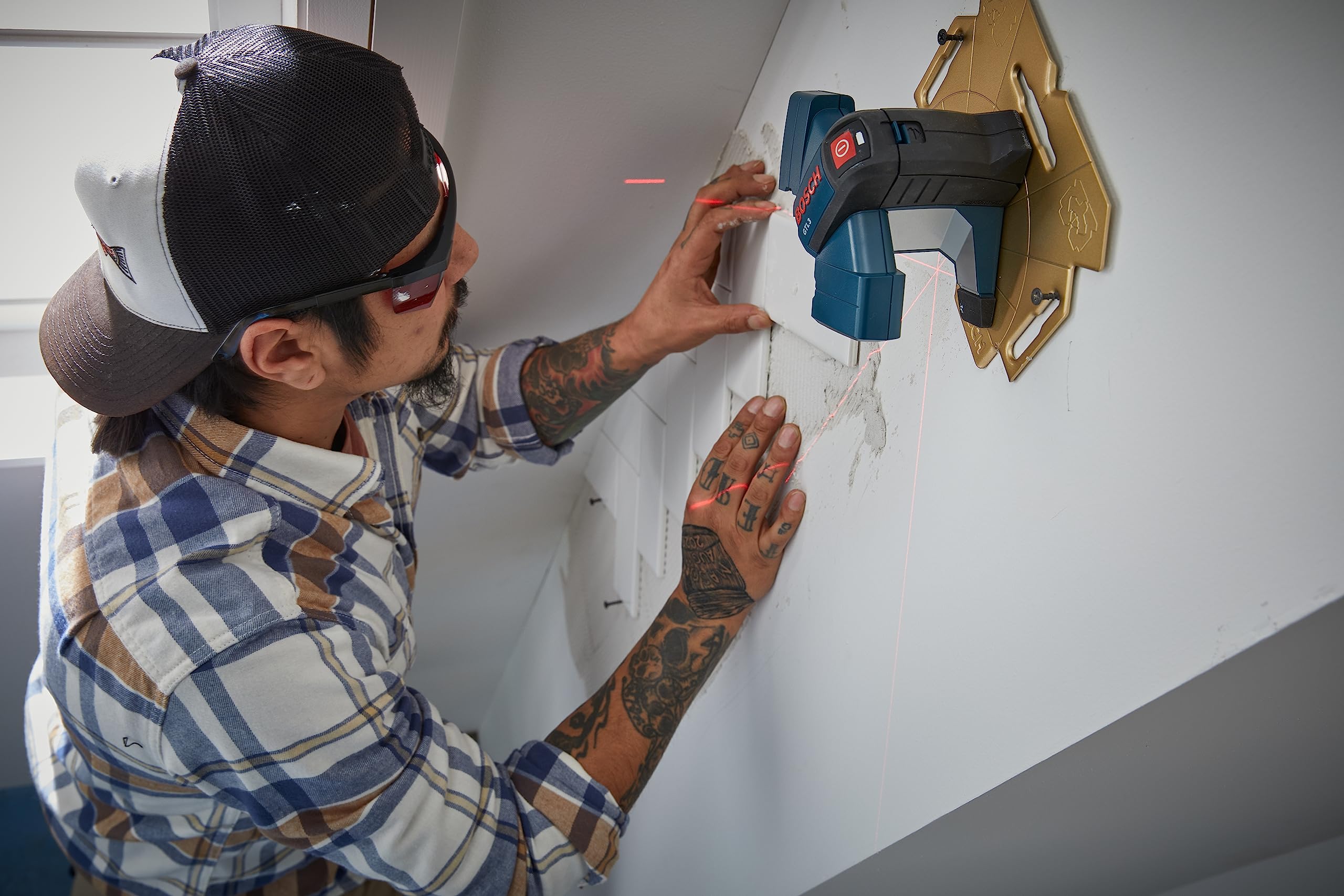 BOSCH GTL3 65 Ft Wall & Floor Covering Laser Level - Includes 4 AA Batteries, Steel Positioning Plate, Laser Target & Carrying Pouch | Perfect for Home Renovation, Tile Installation & Construction Projects