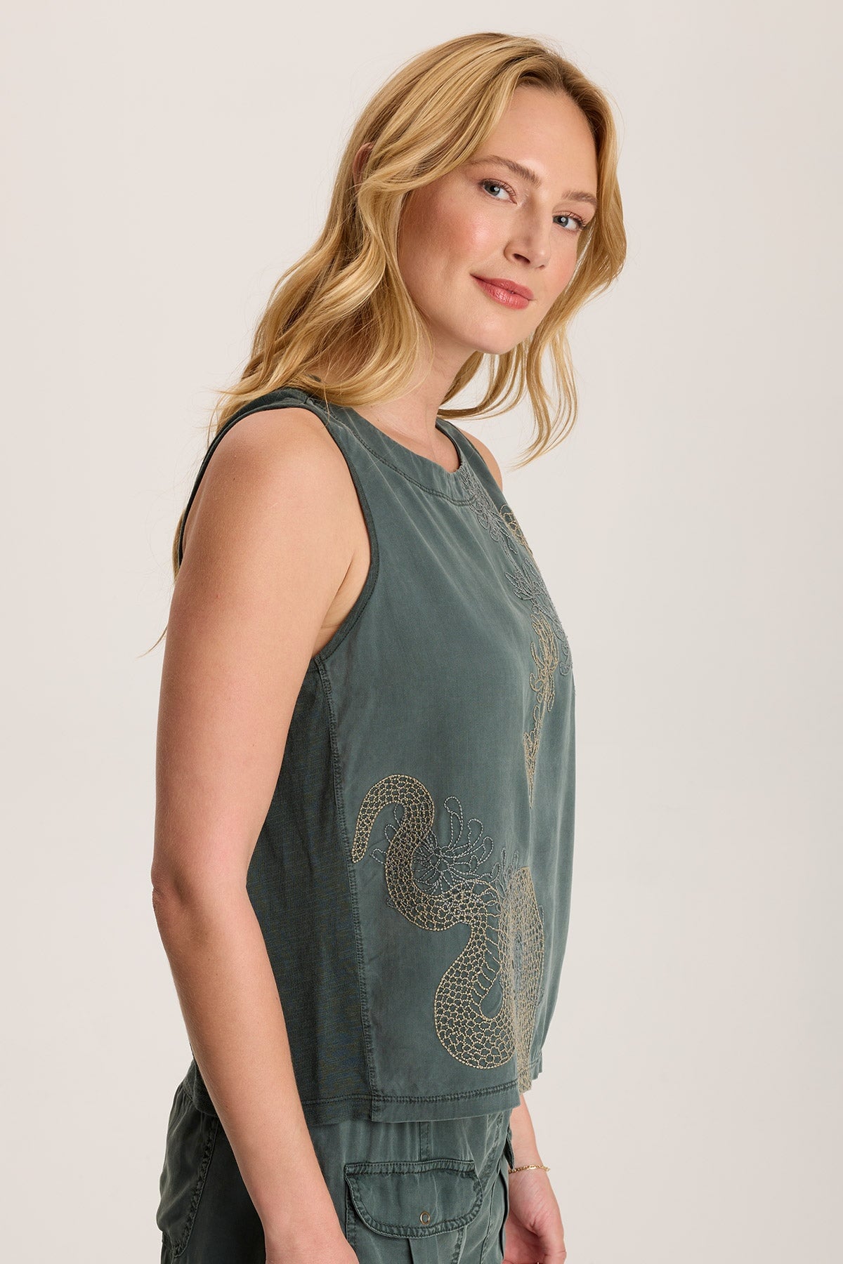 Quan Twill Embroidered Tank Top for Women - Breathable Summer Sleeveless Shirt - Casual & Athletic Wear for Gym, Yoga, and Outdoor Activities