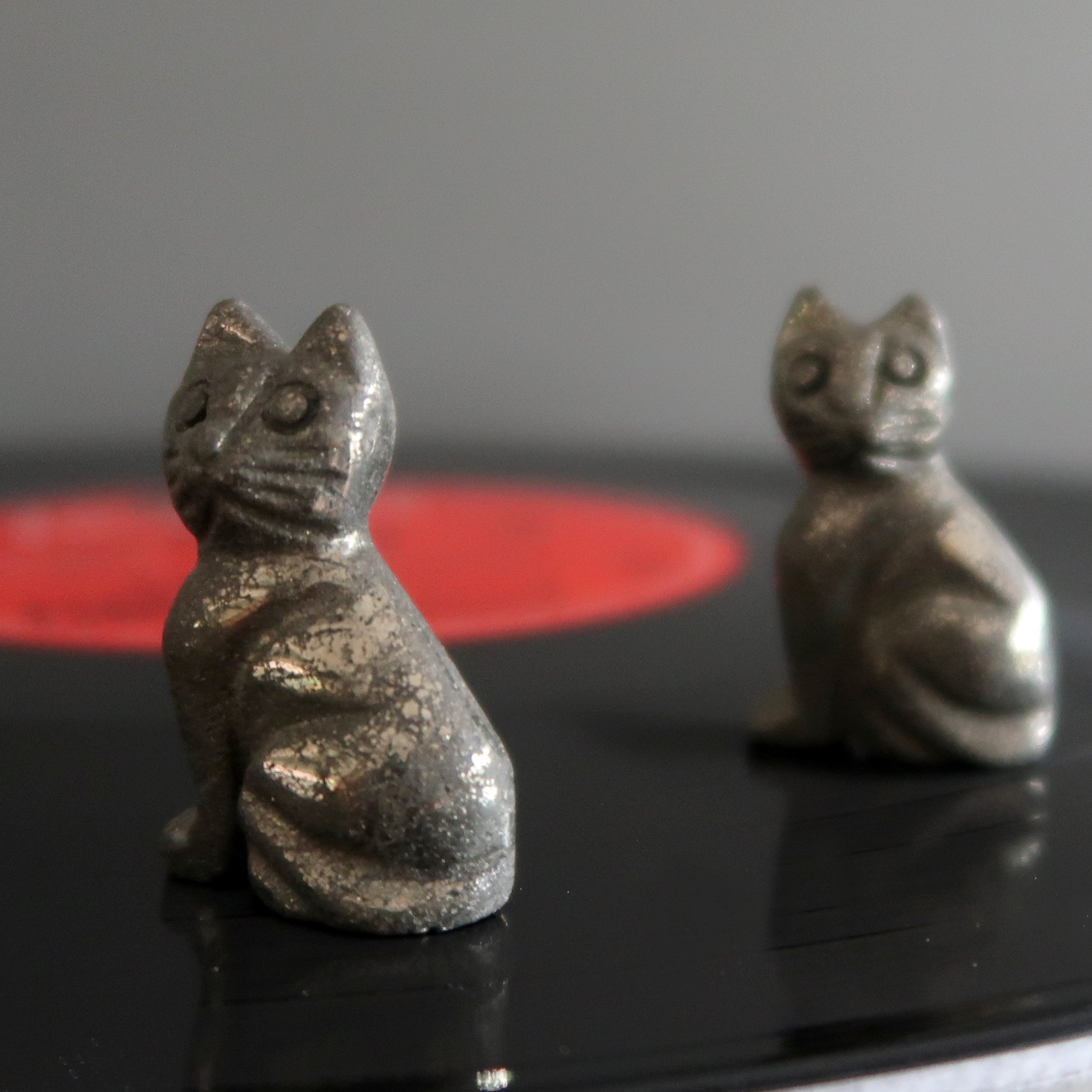 Pyrite Cat Figurine Set - Hand Carved Gold Stone Protection Pair, Spirit Animal Statue for Home Decor & Feng Shui