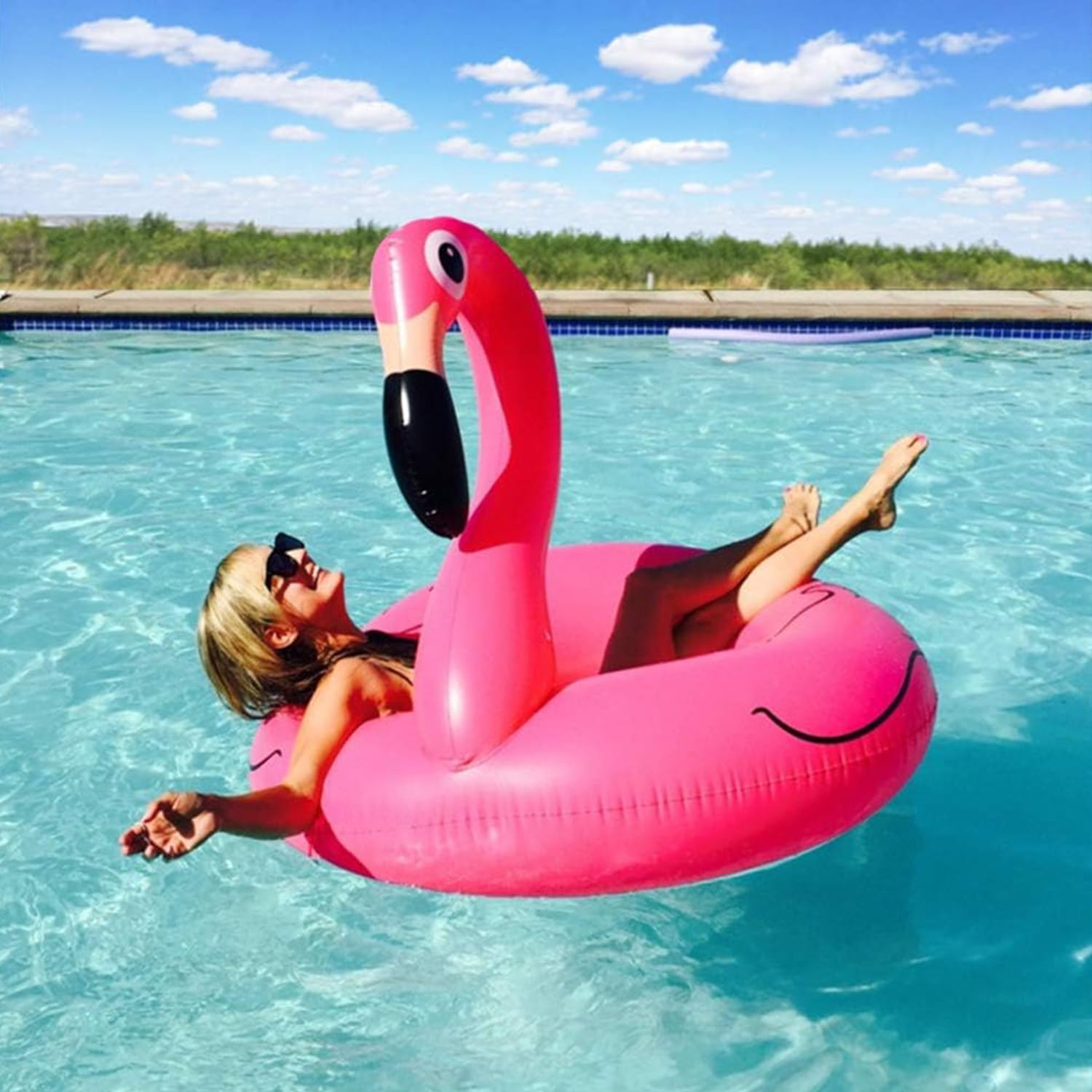 **Flamingo Pool Float - 90cm Inflatable Swimming Tube for Adults & Kids - Summer Beach, Pool Party Lounge Raft - Fun Swim Decorations & Water Toys for Relaxing by the Pool or at the Beach**