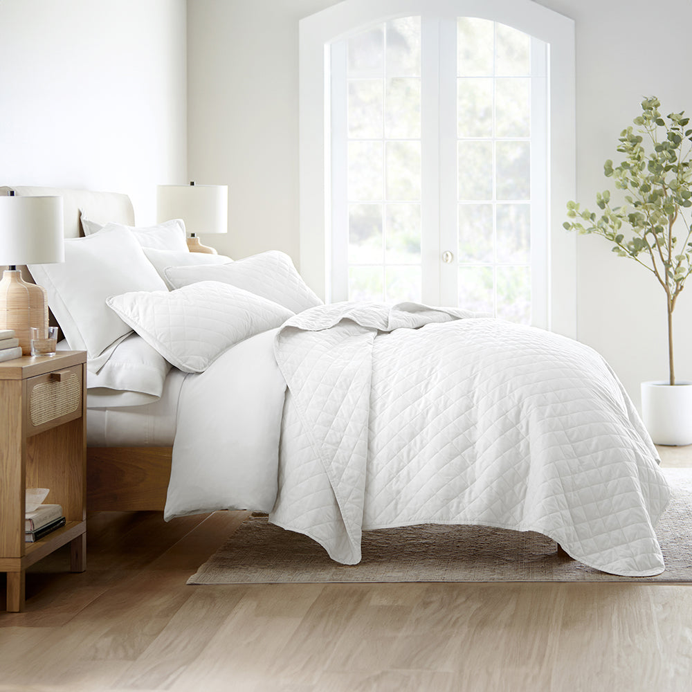 3 Piece Diamond Stitch Quilted Coverlet Set - Queen Size Bedding Set with Matching Pillow Shams - Soft & Cozy for All Seasons - Perfect for Bedroom, Guest Room, and Dorm Decor