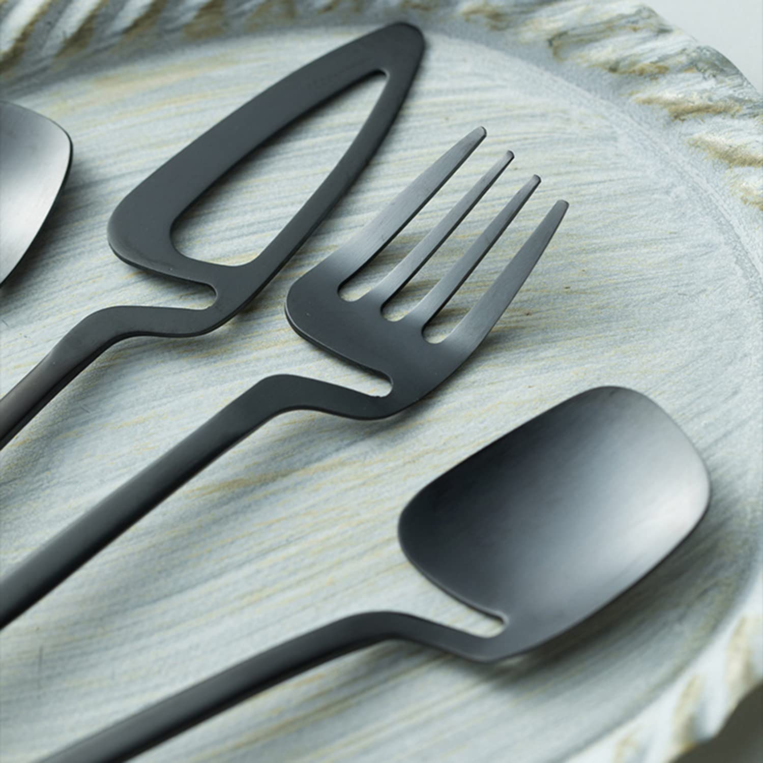 64-Piece Gold Silverware Set for 16 - Modern Stainless Steel Flatware Cutlery Set | Elegant Dinnerware & Tableware for Family Gatherings, Dinner Parties & Daily Use | Dishwasher Safe & Durable Kitchen Essentials