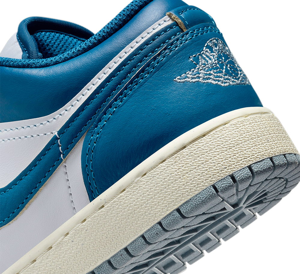 Air Jordan 1 Low SE (GS) - Kids' Basketball Shoes for School, Sports & Casual Wear - Lightweight Sneakers for Boys & Girls