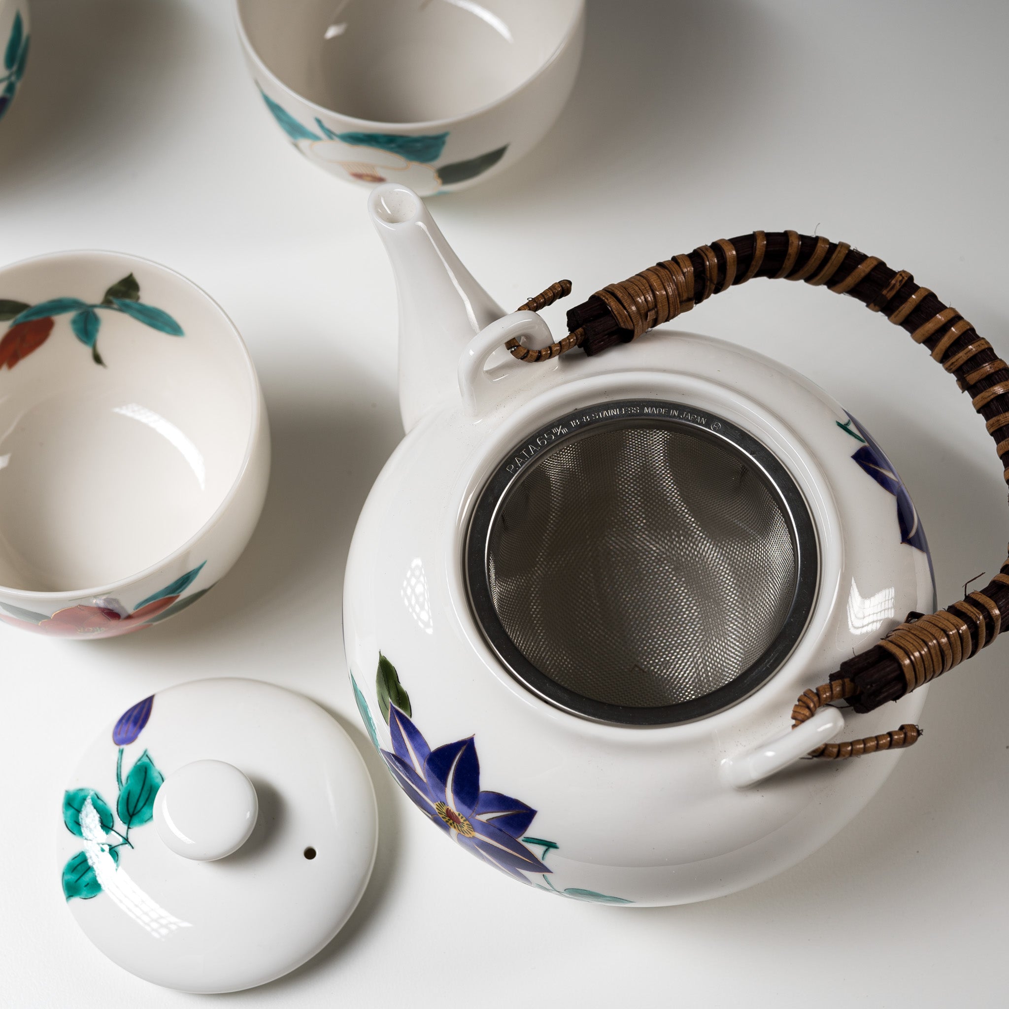Japanese Cherry Blossom Tea Set - 550ml Ceramic Teapot with Floral Design, Perfect for Matcha, Green Tea & Home Decor | Traditional Japanese Tea Ceremony Gift