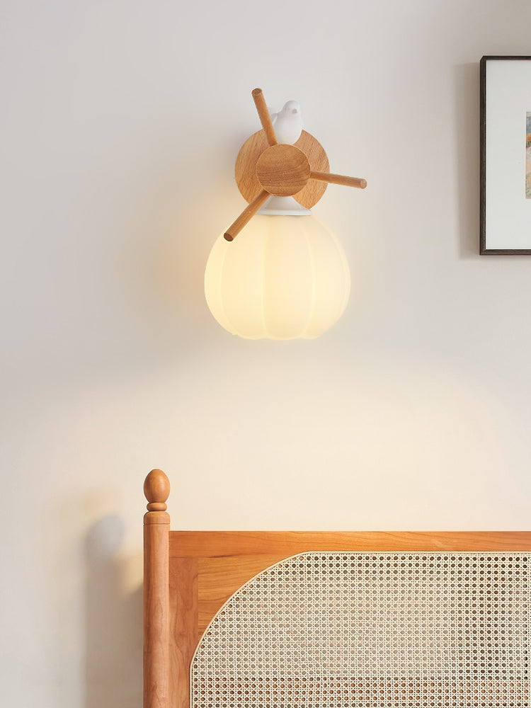 Nordic Solid Wood Bird Wall Lamp - Handcrafted Wooden Night Light for Bedroom, Nursery, Living Room Decor - Perfect for Cozy and Romantic Ambiance