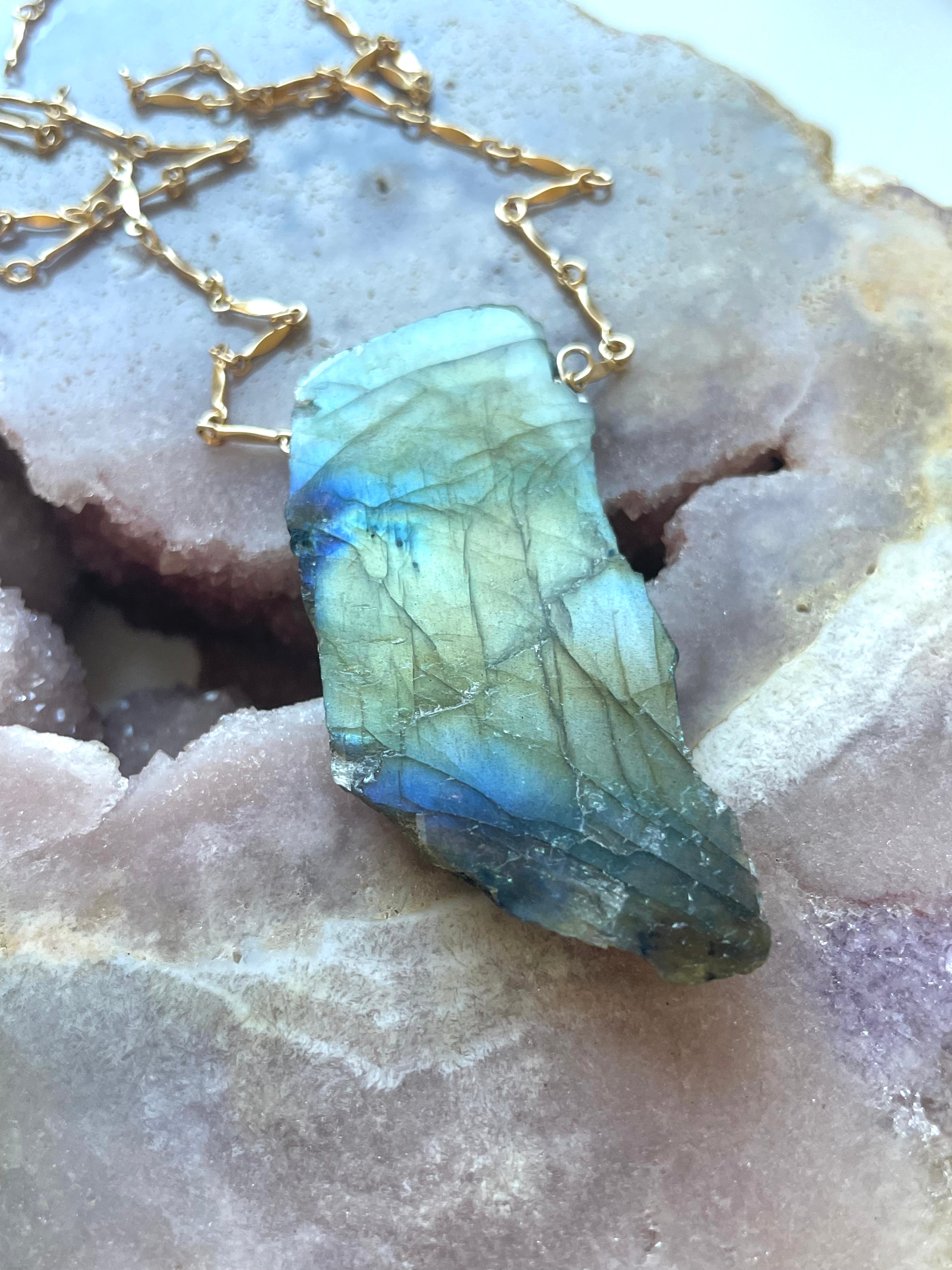 Stunning Large Labradorite Statement Necklace for Women – Elegant Healing Crystal Jewelry for Spiritual Protection & Energy Balance | Perfect for Meditation, Yoga, Boho Fashion & Special Occasions