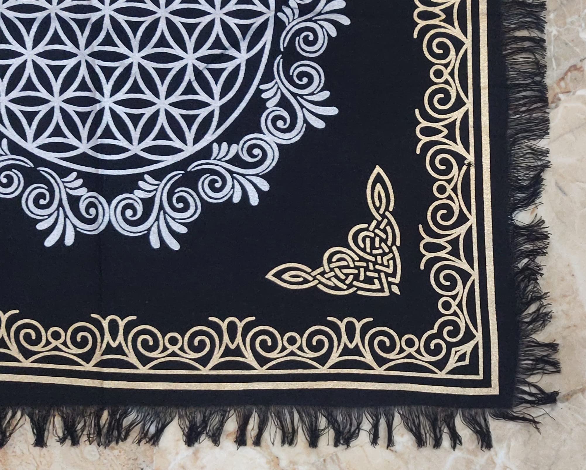INDACORIFY Flower of Life Altar Cloth 18x18 Inch - Sacred Spiritual Tarot Spread Cloth with Fringes for Witchcraft, Meditation & Rituals (Gold & Silver Flower of Life Design) - Perfect for Altar Decor, Yoga Spaces & Energy Healing