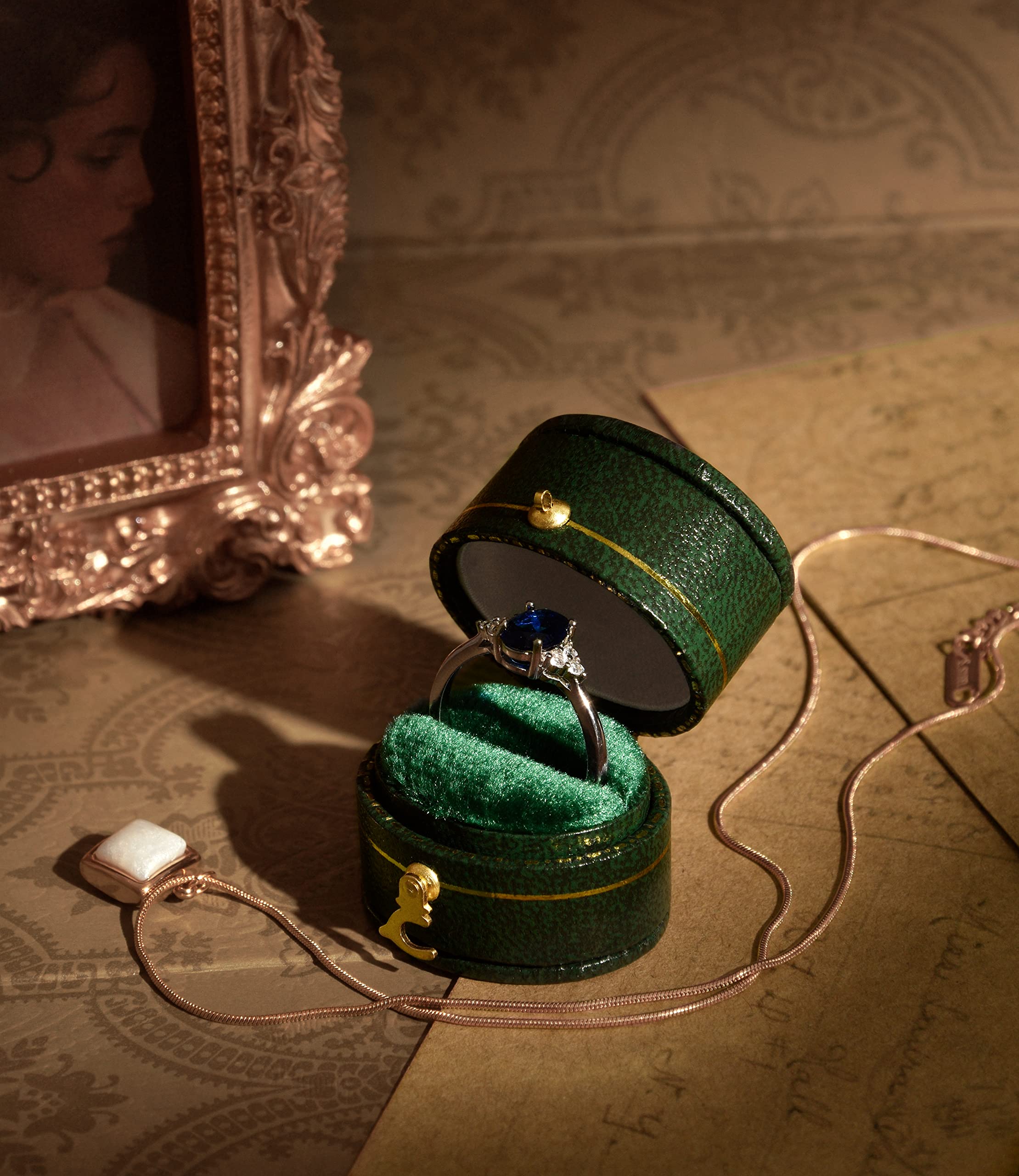 Handcrafted Antique Victorian Style Engagement Ring Box - Oval Green Mini Jewelry Keepsake Box for Wedding Proposals, Dresser Tabletop Decor, Bedroom Display & Gift Giving