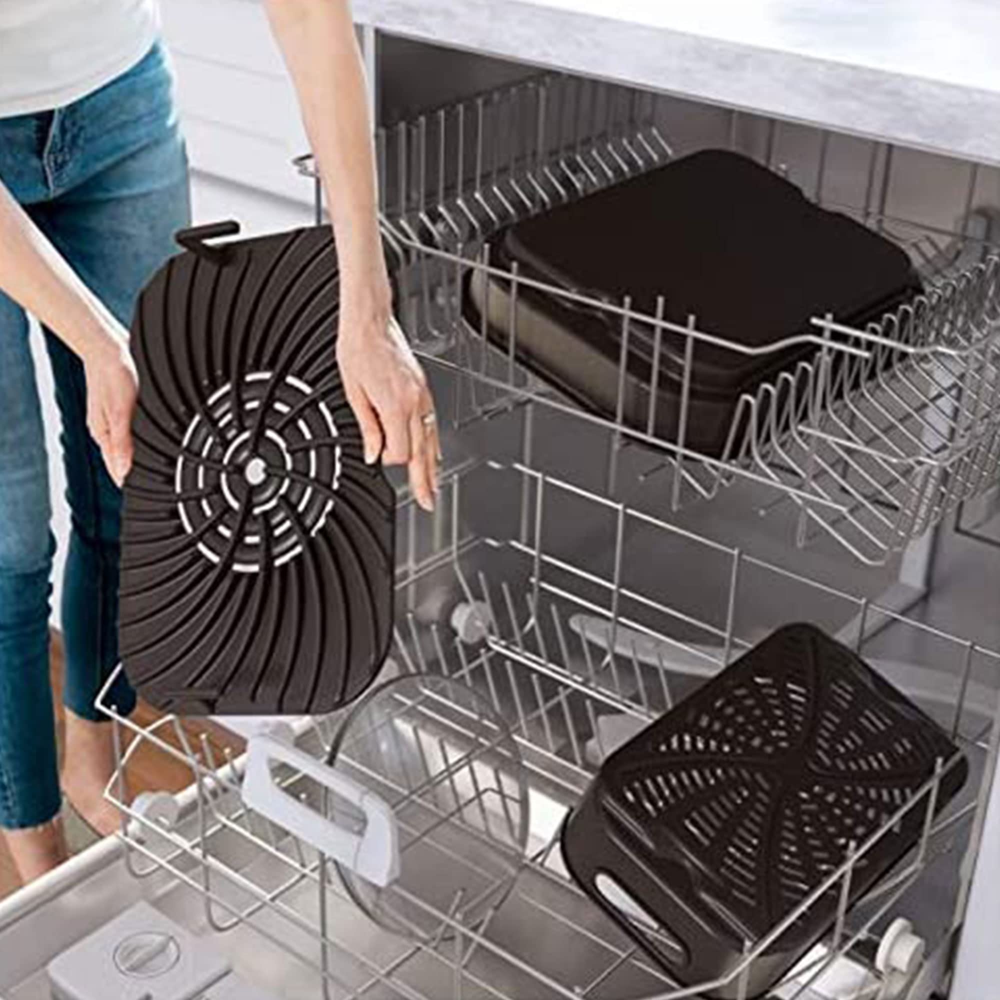 Ninja Foodi 5-in-1 Indoor Grill & Air Fryer with Surround Searing Technology, Removable Grill Plate, Crisper Basket, 4-Quart Cooking Pot & Smoke Control System - Perfect for Grilling, Air Frying, Roasting, Baking & Dehydrating in Small Kitchens & Apartments
