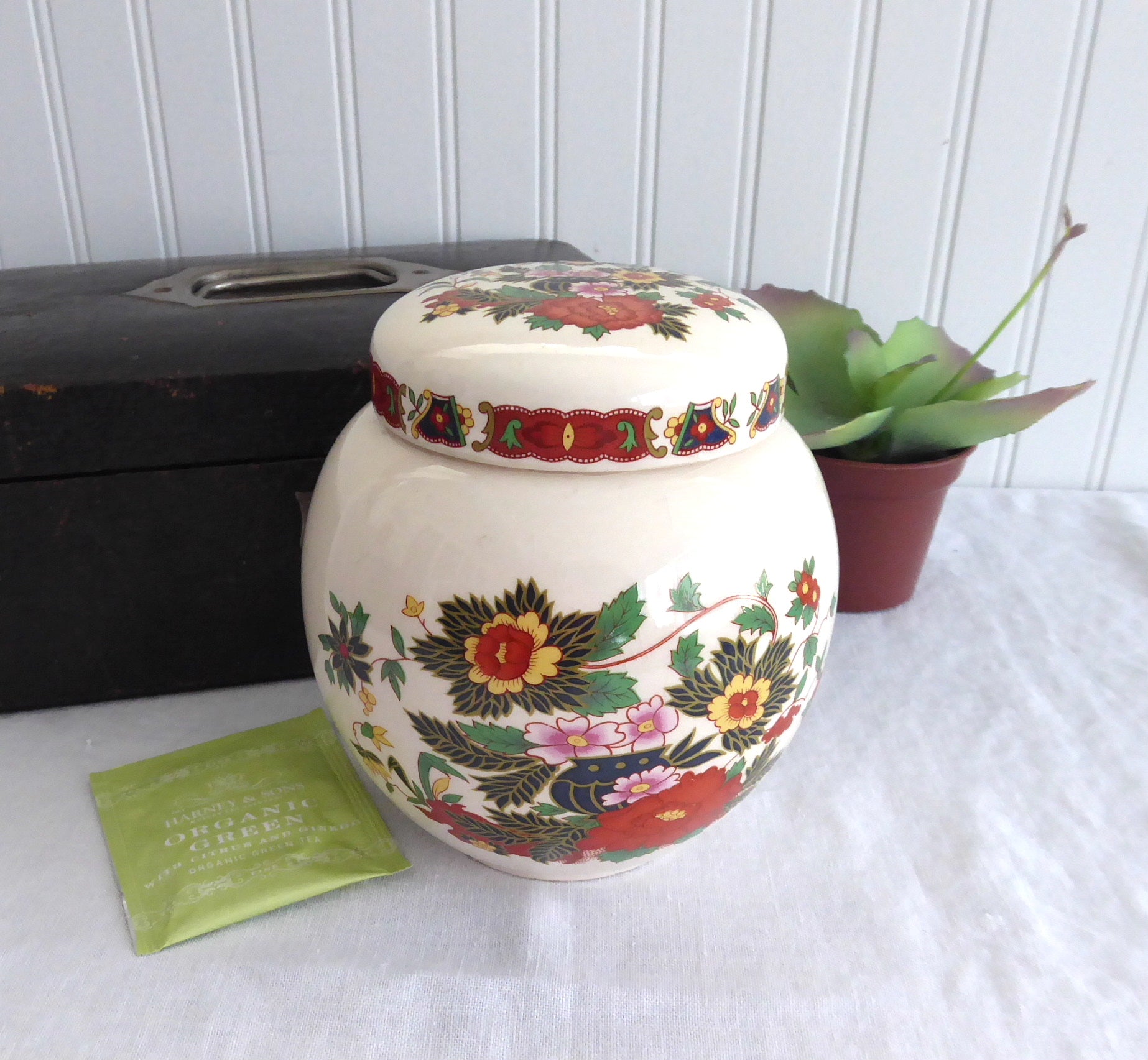 Vintage Peony Tea Caddy - Sadler 1950s Ginger Jar Canister (5.5 Inches High) - Perfect for Tea Storage, Home Decor & Vintage Collectibles