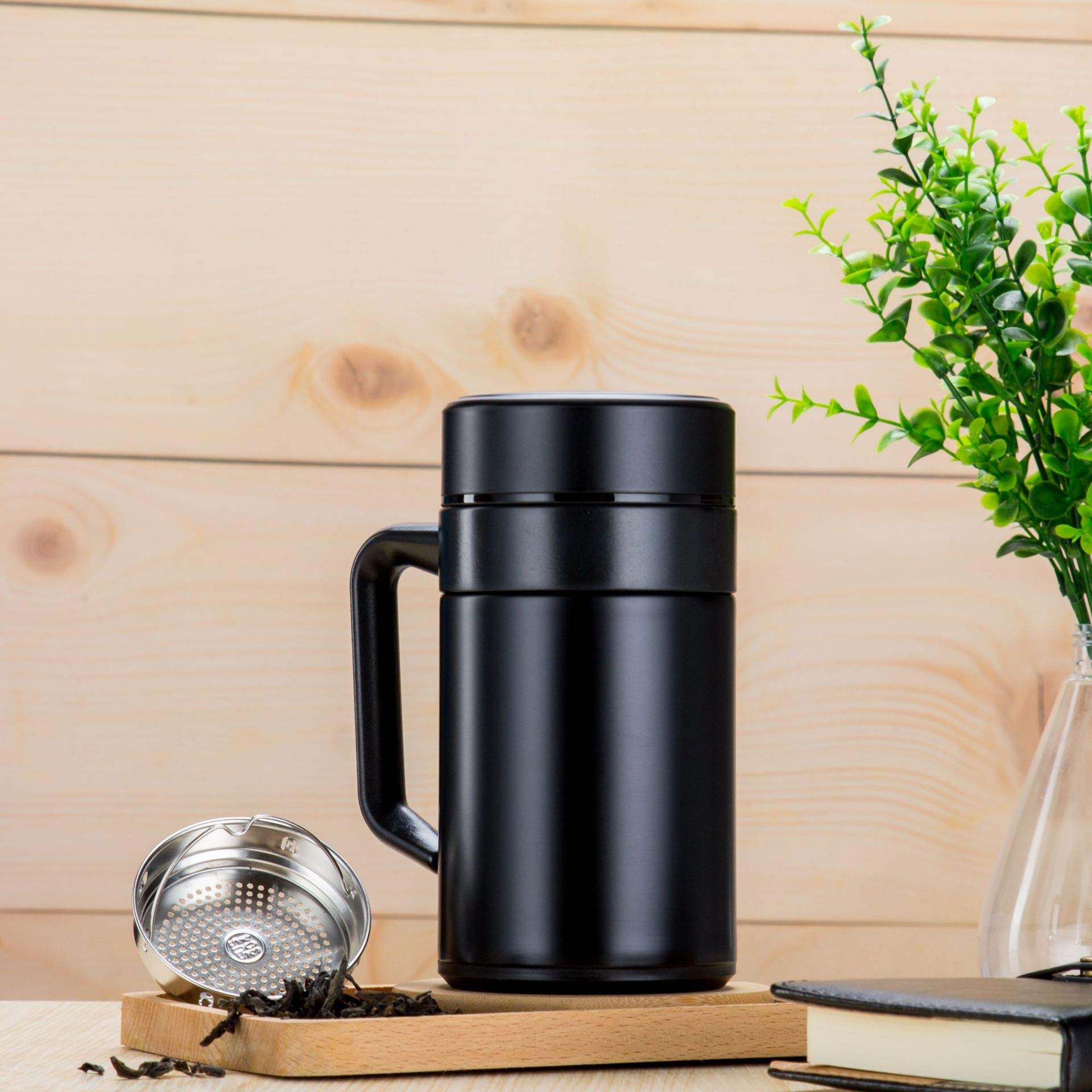 Stainless Steel Vacuum Insulated Travel Mug with Handle & Lid - 18oz Leakproof Coffee Thermos for Men - Perfect for Office, Commuting & Outdoor Activities (Black)
