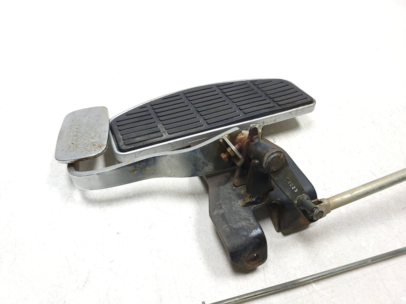 06-09 Suzuki Boulevard C50 VL800 Front Right Floorboard & Brake Pedal Link - OEM Replacement Part for Motorcycle Footrest Assembly - Perfect for Cruiser Bike Maintenance and Upgrades
