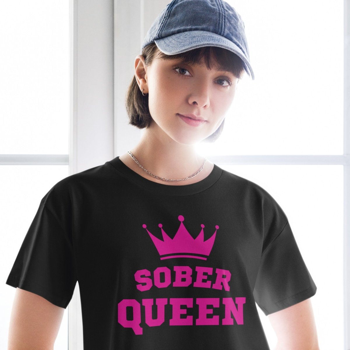 Sober Queen Empowerment Crop Top for Women - Stylish & Motivational Workout Shirt for Yoga, Gym & Fitness