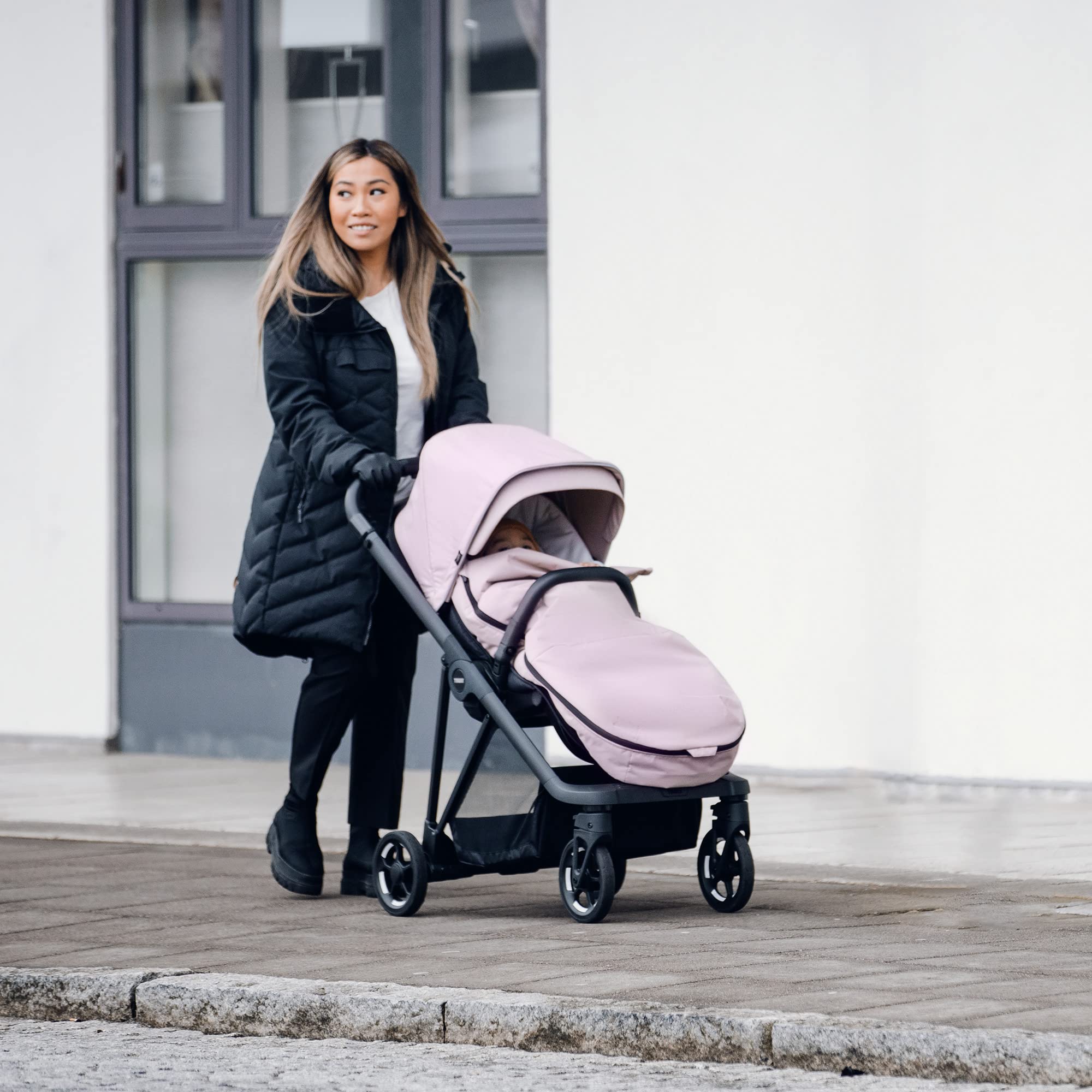 Thule Stroller Footmuff - Winter Stroller Cover for Baby, Warm & Waterproof Stroller Liner for Cold Weather - Perfect for Strolls, Shopping & Outdoor Adventures