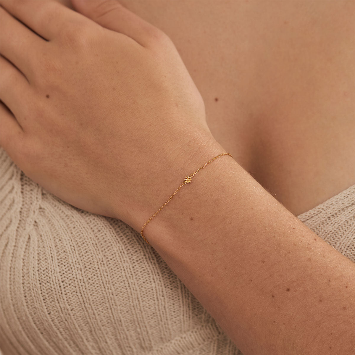 Elegant Wildflower Gold Bracelet for Women - Boho Floral Handmade Jewelry Gift for Her - Perfect for Weddings, Parties & Everyday Wear