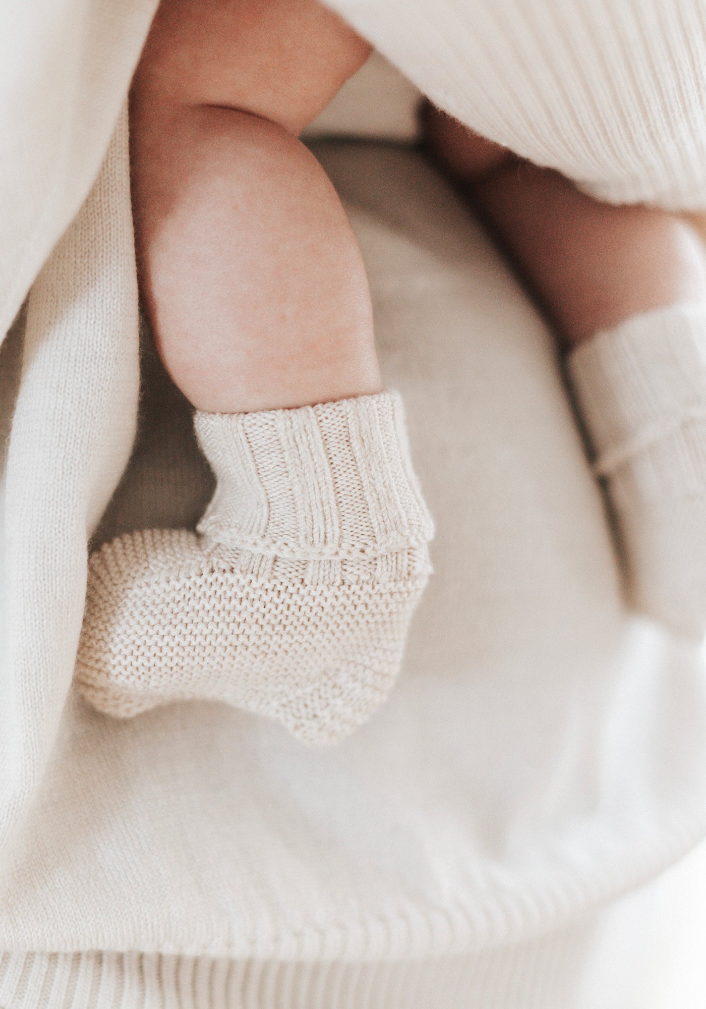 Pepi Knitted Baby Booties - Soft & Warm Winter Booties for Newborns & Toddlers - Perfect for Indoor & Outdoor Use, Home, Playtime & Photo Shoots