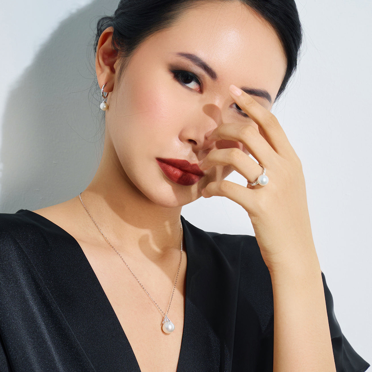 18K White Gold Diamond & Australian South Sea Pearl Ring for Women - Elegant Bridal, Wedding, Anniversary & Gift Jewelry KR00056