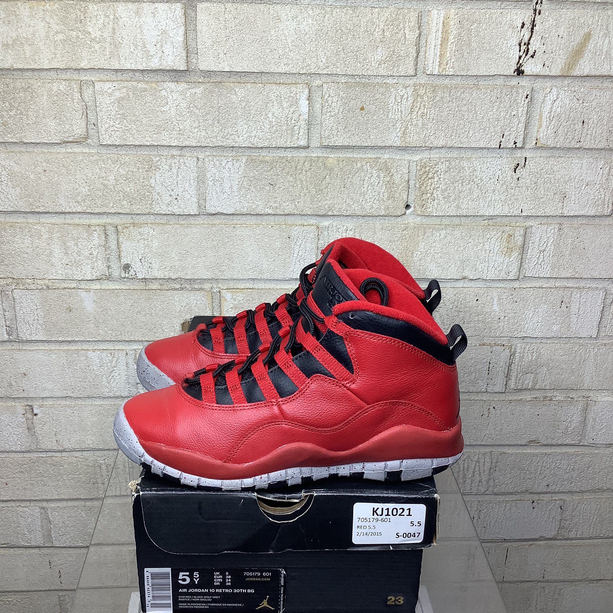 Air Jordan 10 Bulls Over Broadway Men's Basketball Shoes Size 5.5Y (705179-601) - Perfect for Streetwear, Sneaker Collecting & Basketball Games