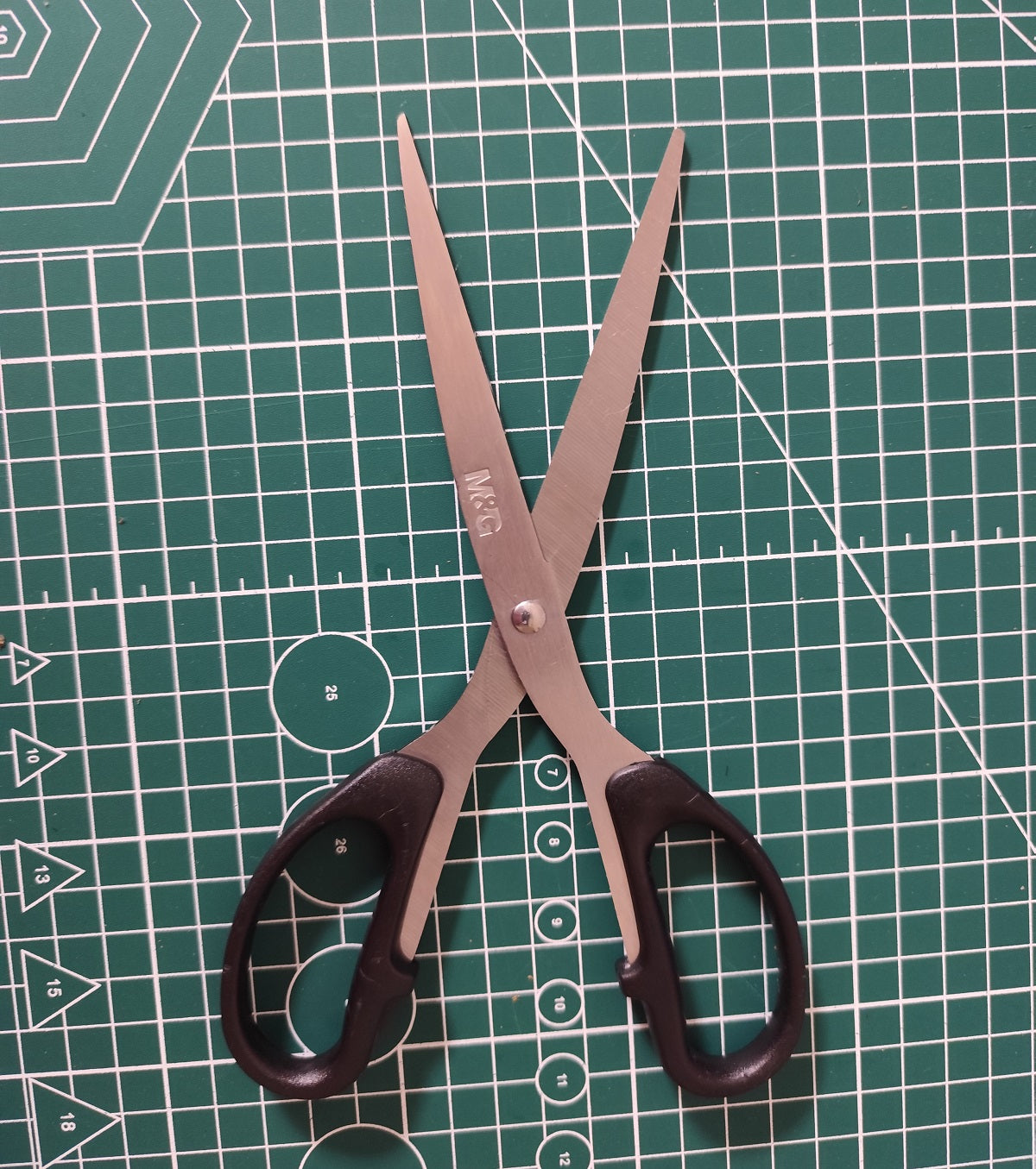 Premium Fabric Scissors for Cutting Velvet Rows - Professional Sewing & Crafting Shears by Ronghua Tools - Ideal for Upholstery, Quilting, and DIY Projects