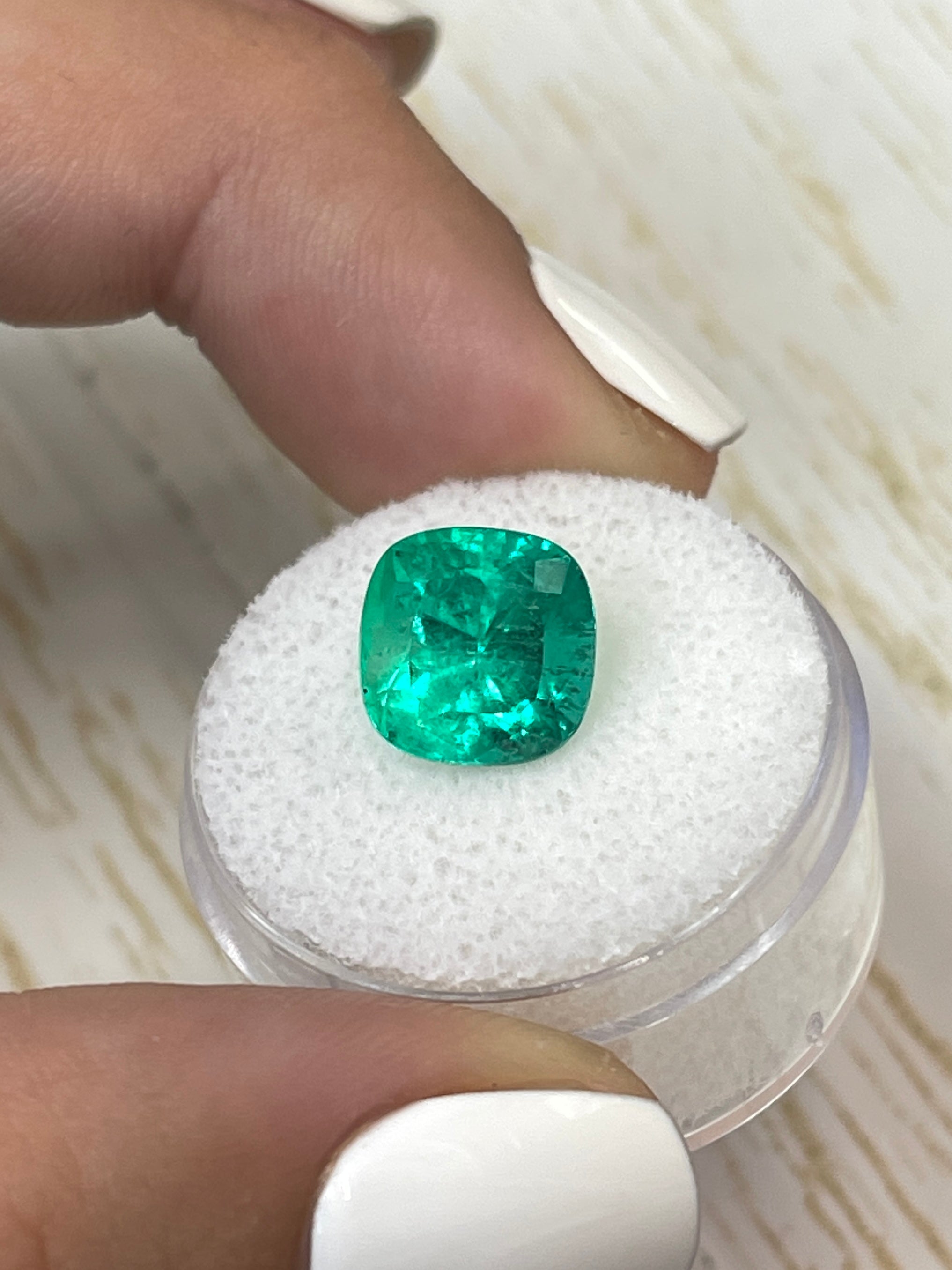 4.72 Carat 10x10mm Bright Green Natural Loose Colombian Emerald Cushion Cut Gemstone for Jewelry Making, Engagement Rings & Luxury Gifts