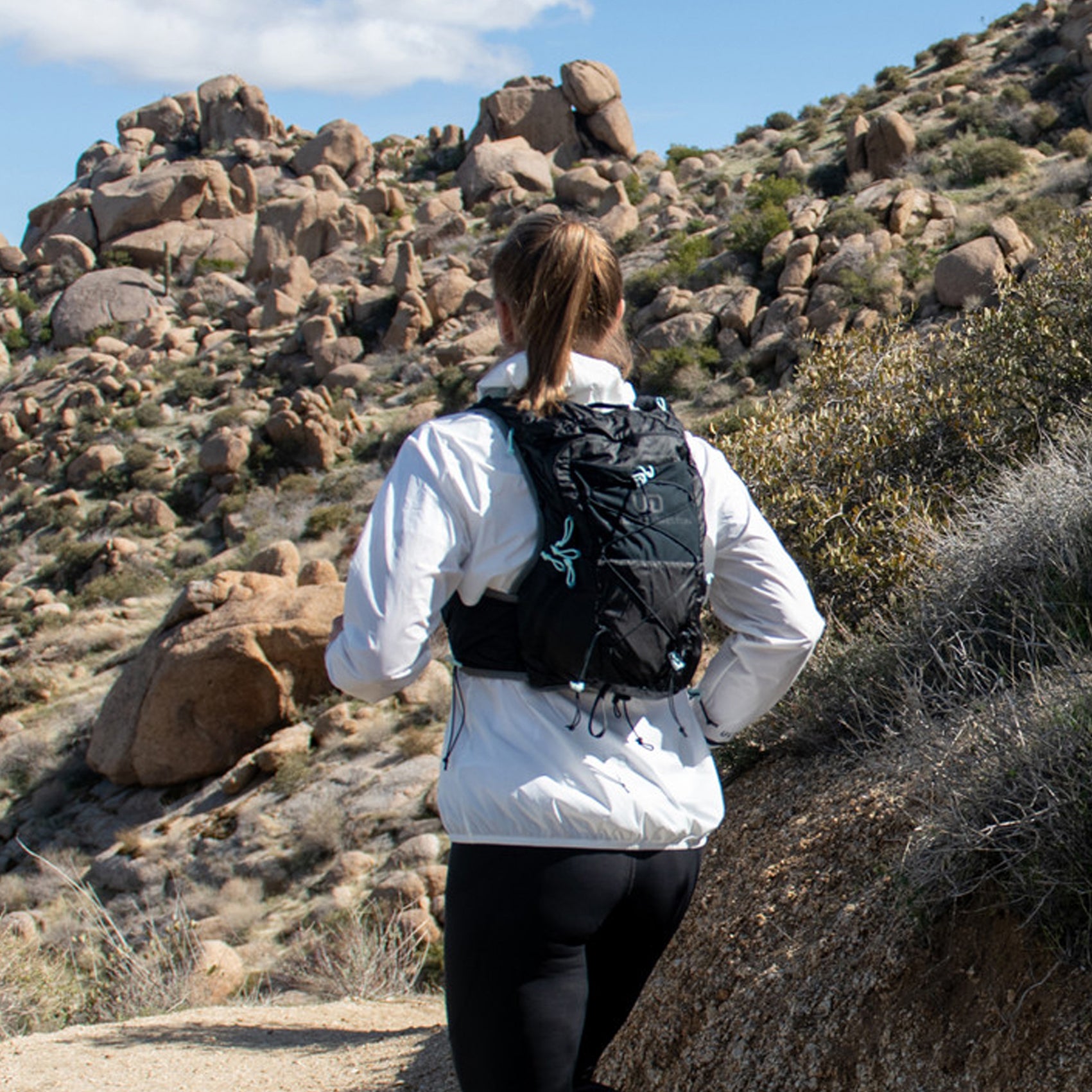 Women's Ultimate Direction Adventure Vesta 6.0 Hydration Running Vest - Lightweight & Breathable for Trail Running, Hiking & Outdoor Activities
