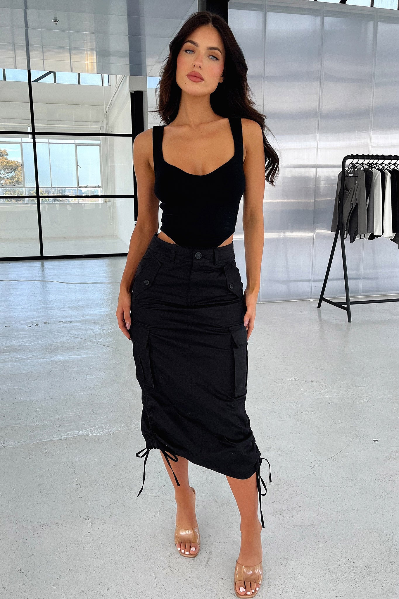 Eryn Crop Top Black - Women's Fashion Short Sleeve T-Shirt for Casual Wear & Summer Outfits