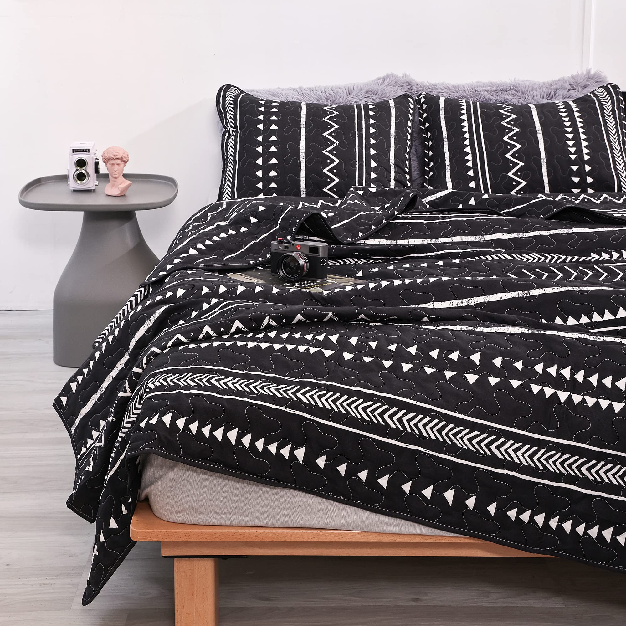 JANZAA Queen Size Boho Quilt Bedspread - Black & White Geometric Pattern All-Season Comforter with 2 Pillowcases | Bohemian Bedding for Master Bedroom, Guest Room & Dorm Decor