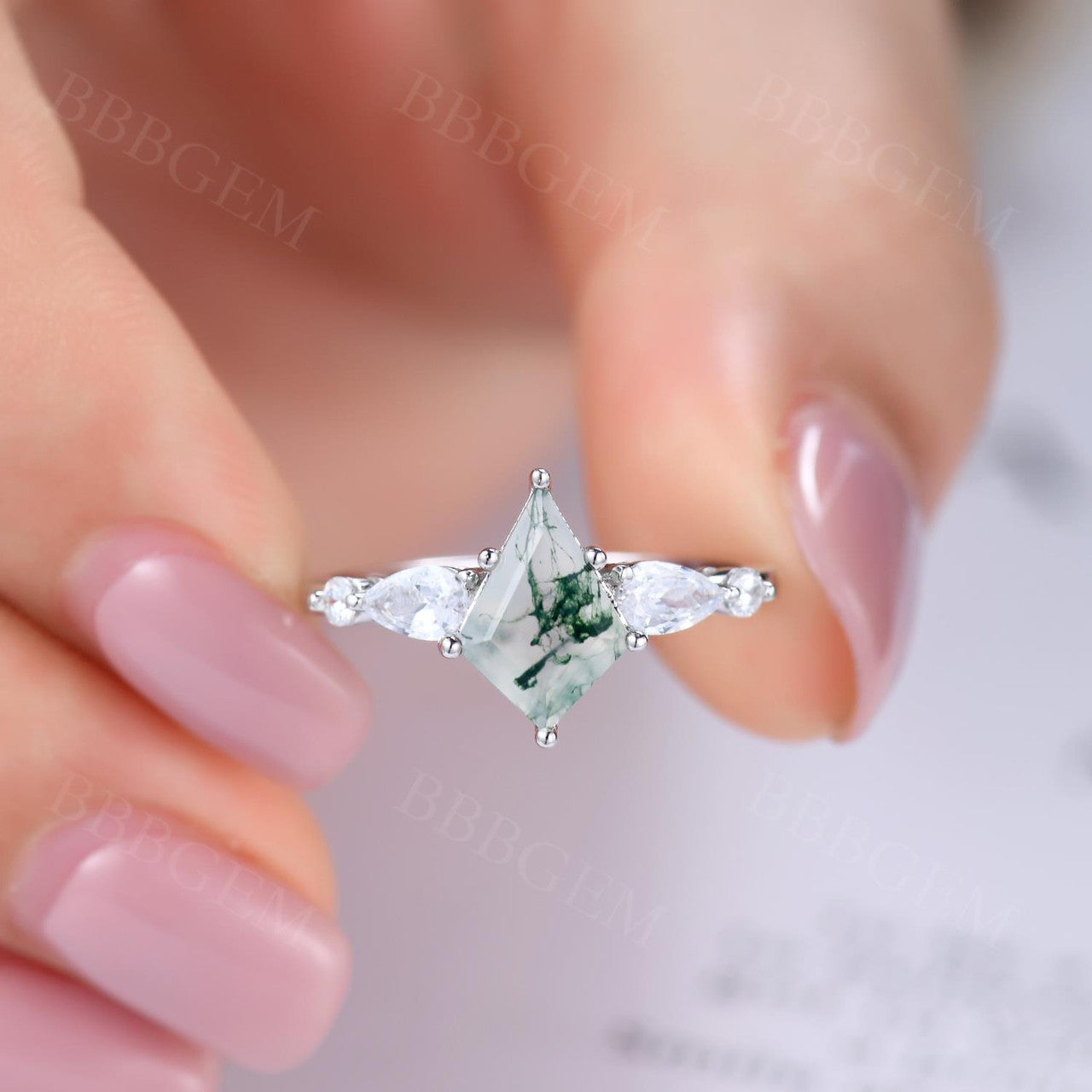 Vintage Green Moss Agate Engagement Ring for Women - Elegant Kite Step Cut Gemstone Jewelry - Perfect for Proposals, Anniversaries & Special Occasions