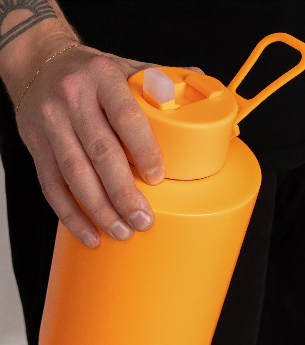 Straw Flip Lid for Tumbler Cups - Leak-Proof & Durable Silicone Cover - Perfect for Travel, Gym, and Outdoor Activities