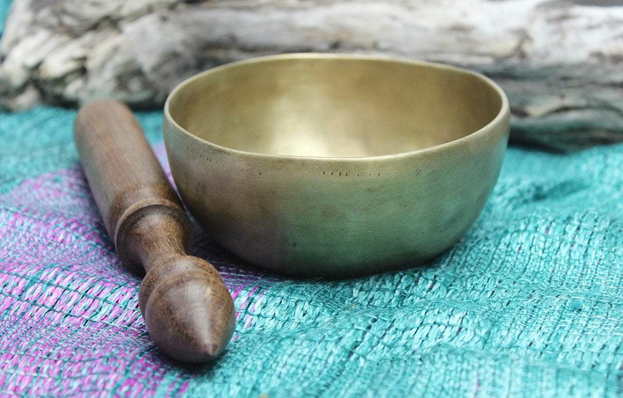 4.25 Inch 460Hz Third Eye Chakra Singing Bowl for Meditation, Yoga & Healing - Handcrafted Crystal Sound Bowl for Spiritual Awakening & Energy Balancing - Perfect for Home, Studio & Therapy Sessions
