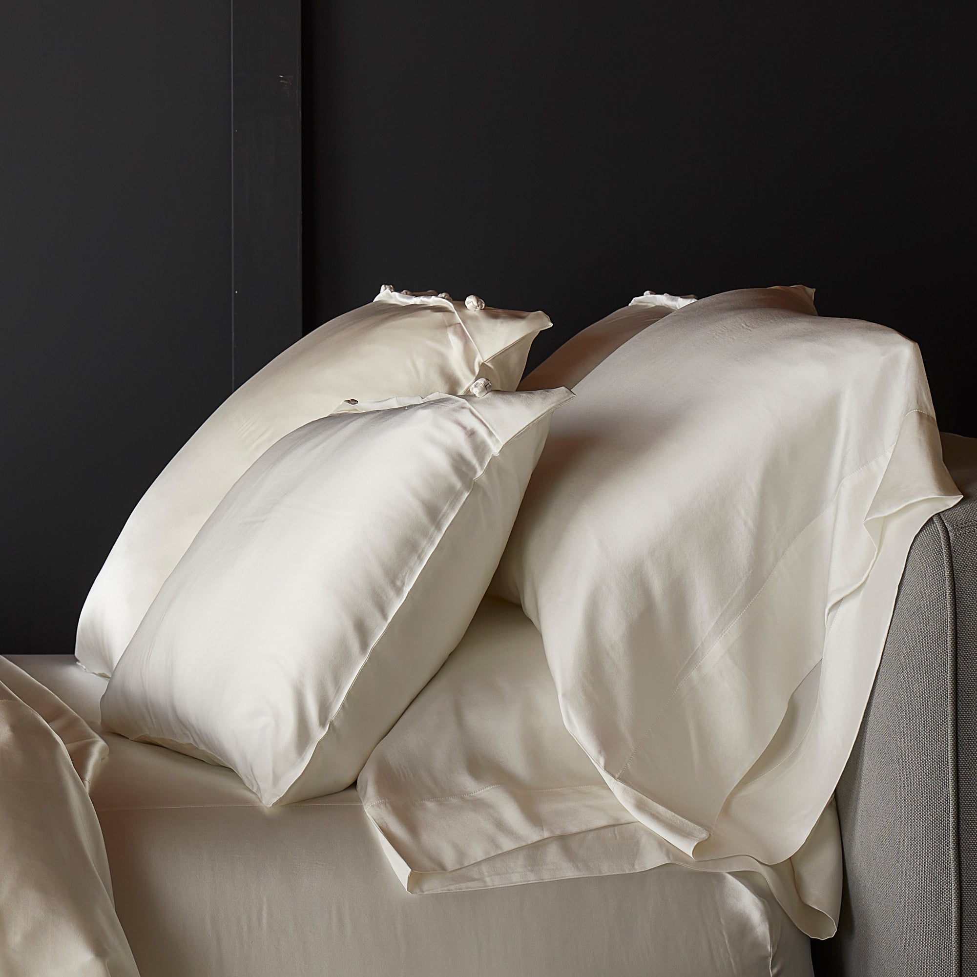 Luxury Charmeuse Pillowcases - Silky Soft 100% Mulberry Silk Pillow Covers for Hair & Skin Care - Perfect for Bedroom, Spa, and Travel Use