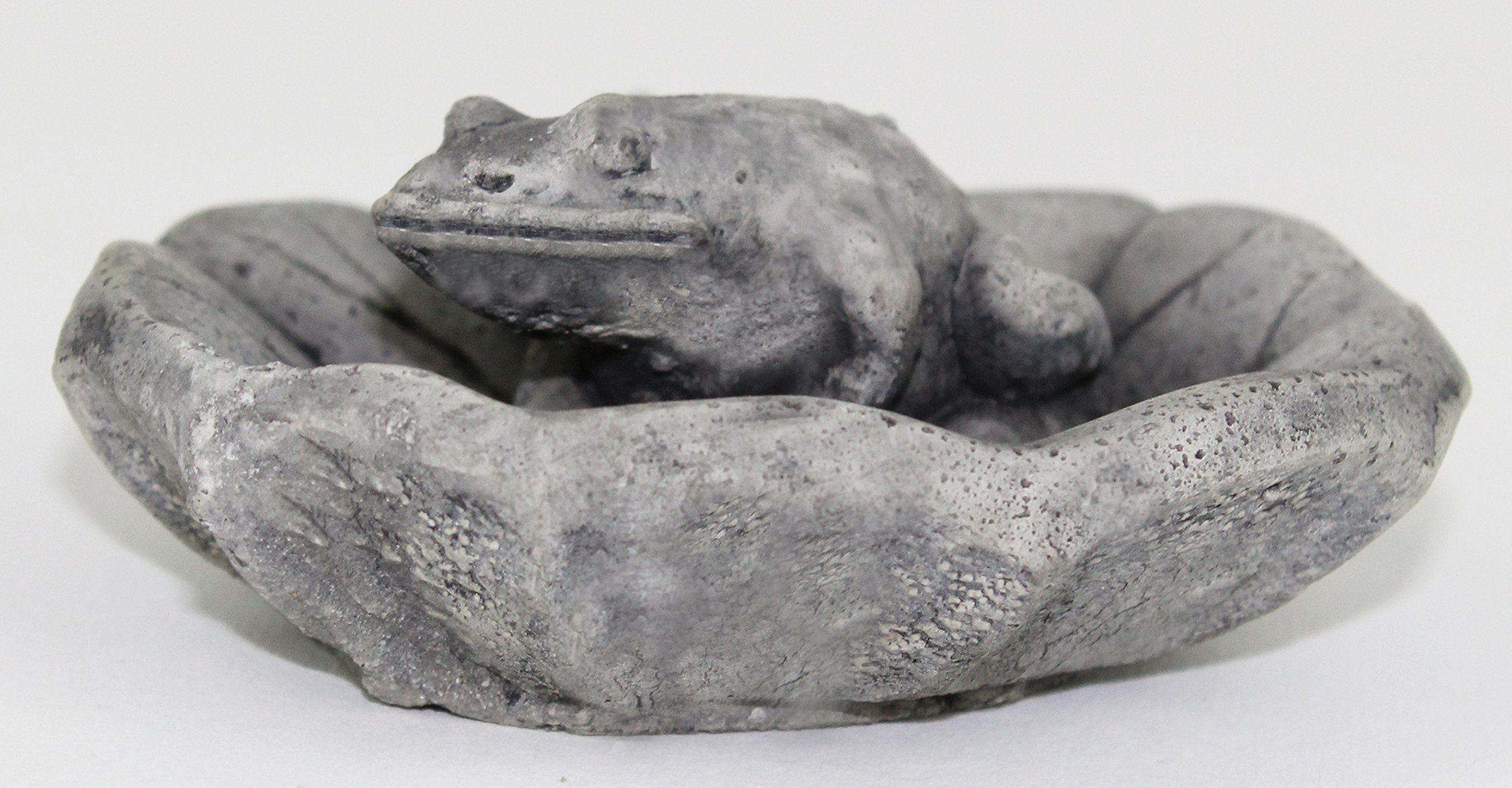 Lily Pad Garden Frog Statue - Handcrafted Concrete Toad Figurine for Outdoor Decor | Perfect for Pond, Garden, and Patio Landscaping