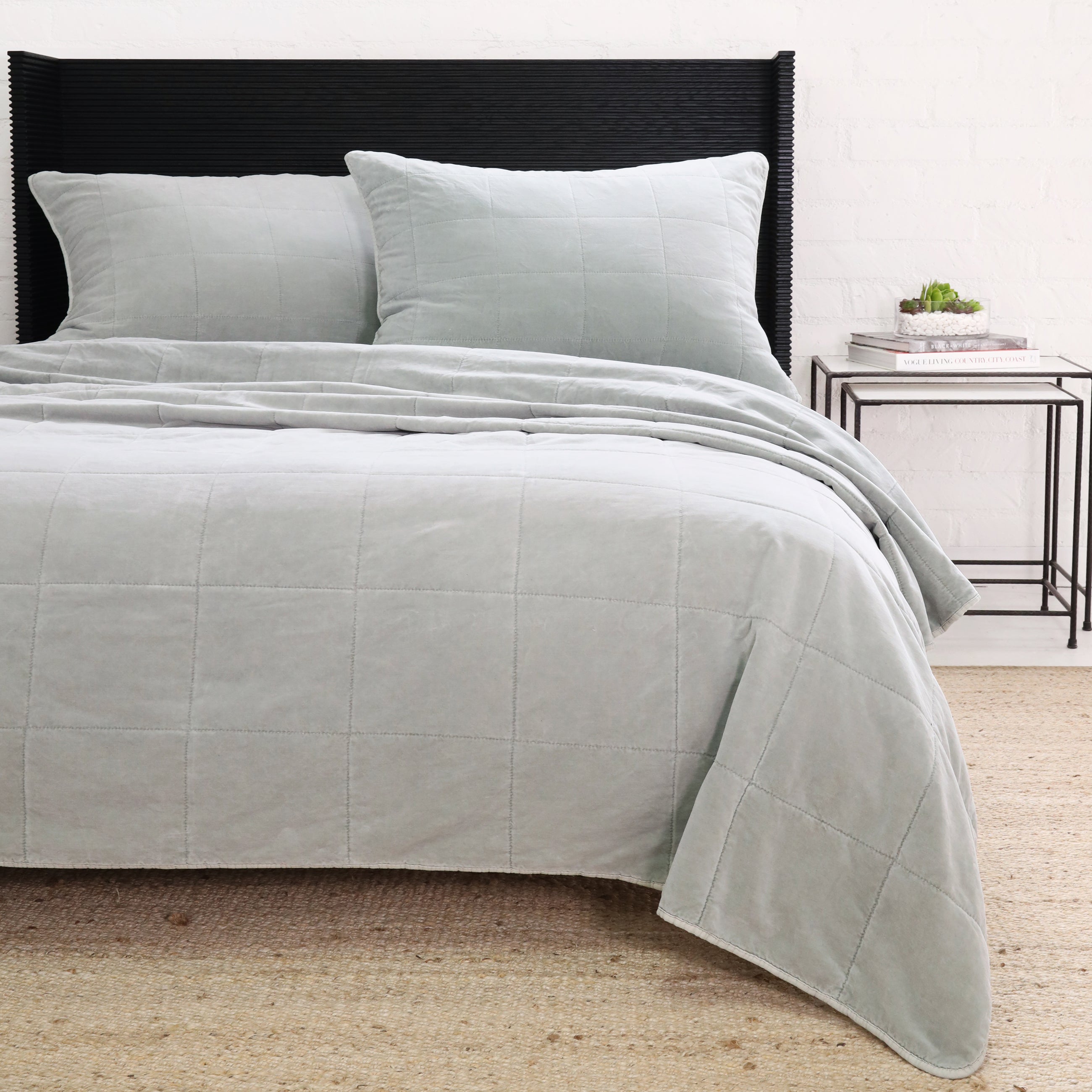 Amsterdam Coverlet - Soft & Stylish Bedspread for Queen Size Beds - Perfect for Cozy Bedrooms, Guest Rooms & Airbnb Stays