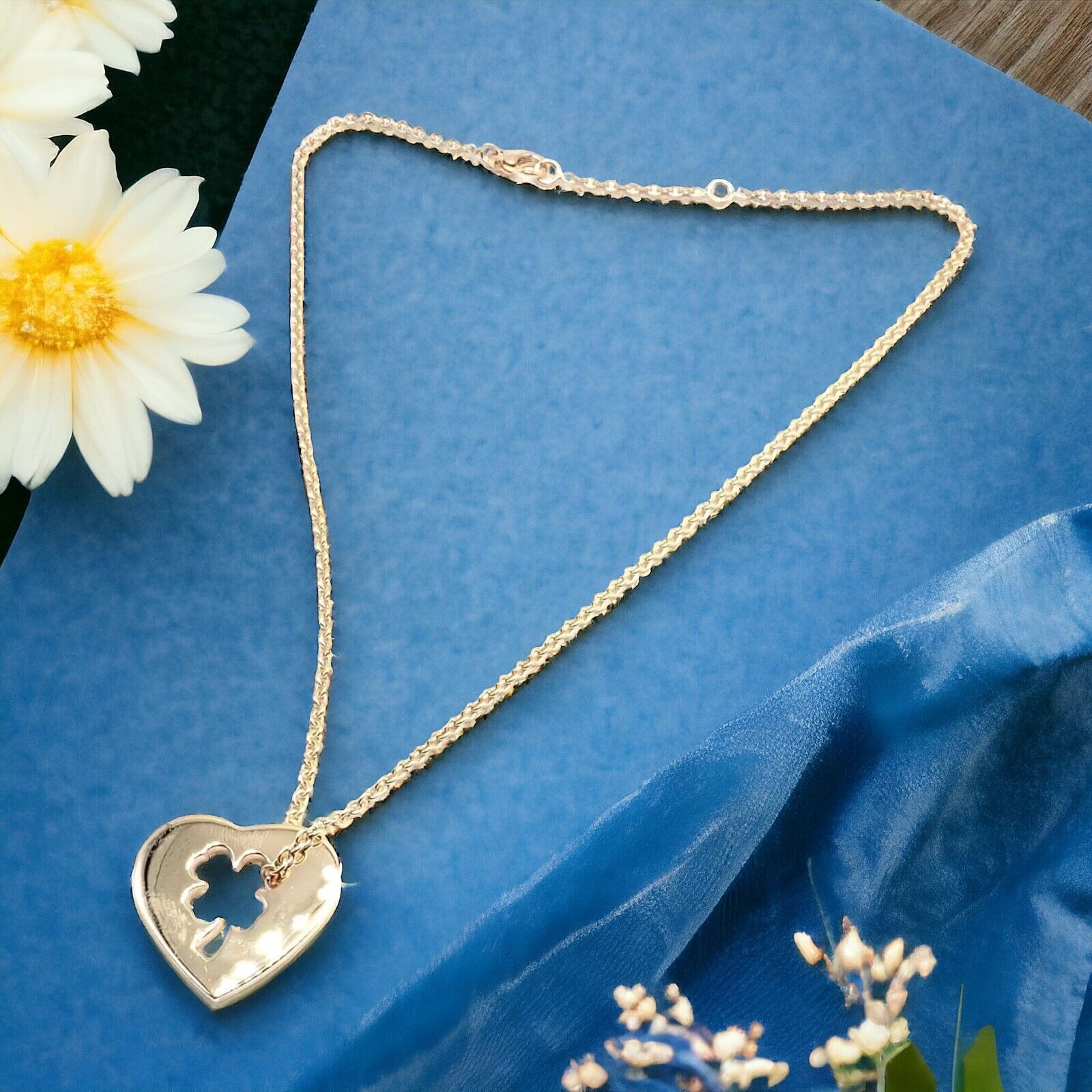 Authentic Chanel 4 Leaf Clover 18k Yellow Gold Heart Pendant Necklace - Elegant Link Chain for Women | Perfect Gift for Birthday, Anniversary & Special Occasions