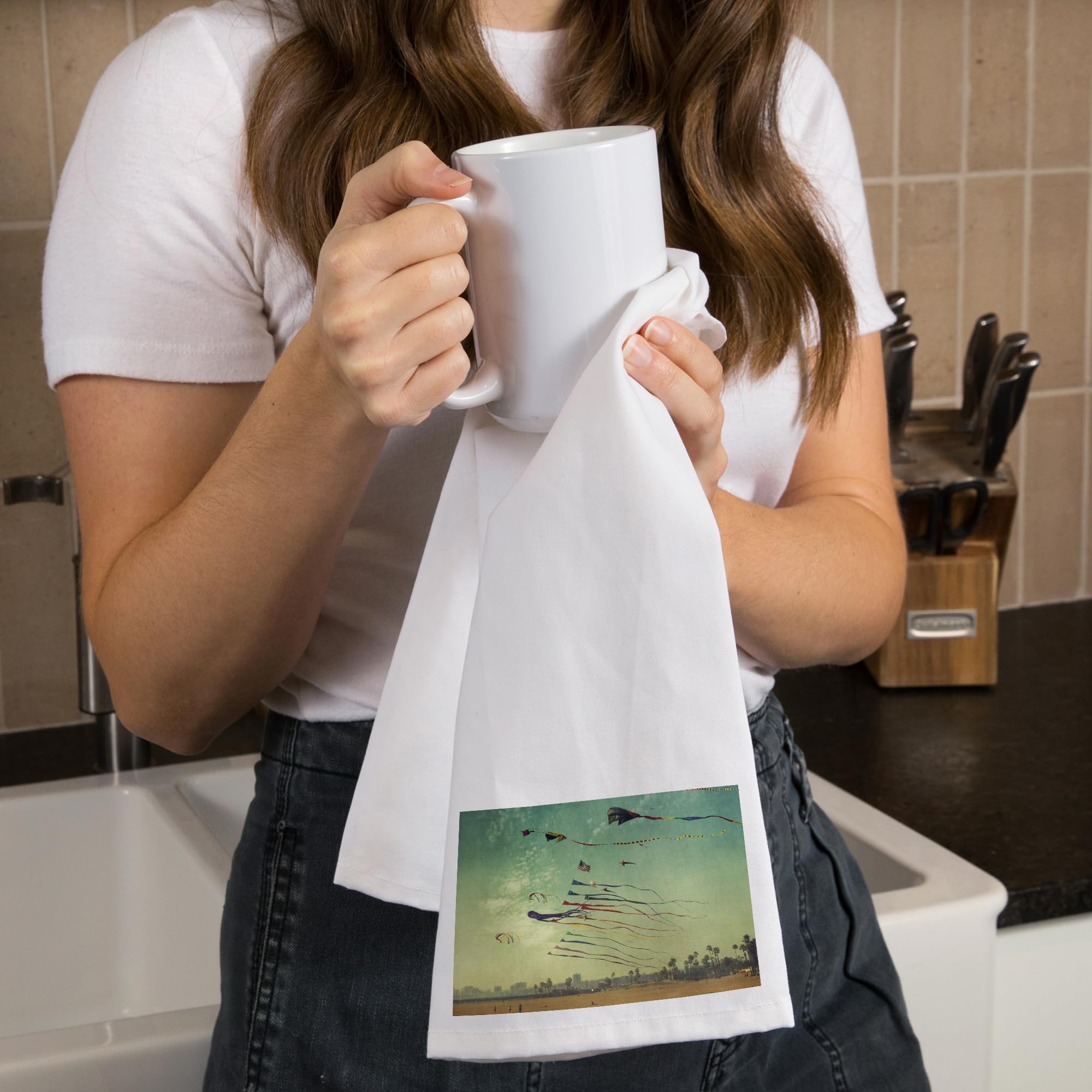 Lantern Press Kites and Beach 100% Cotton Tea Towel - Decorative Hand Towel for Kitchen, Home Decor & Beach Picnics | Absorbent Dish Towel for Drying Dishes & Coastal Themed Gift