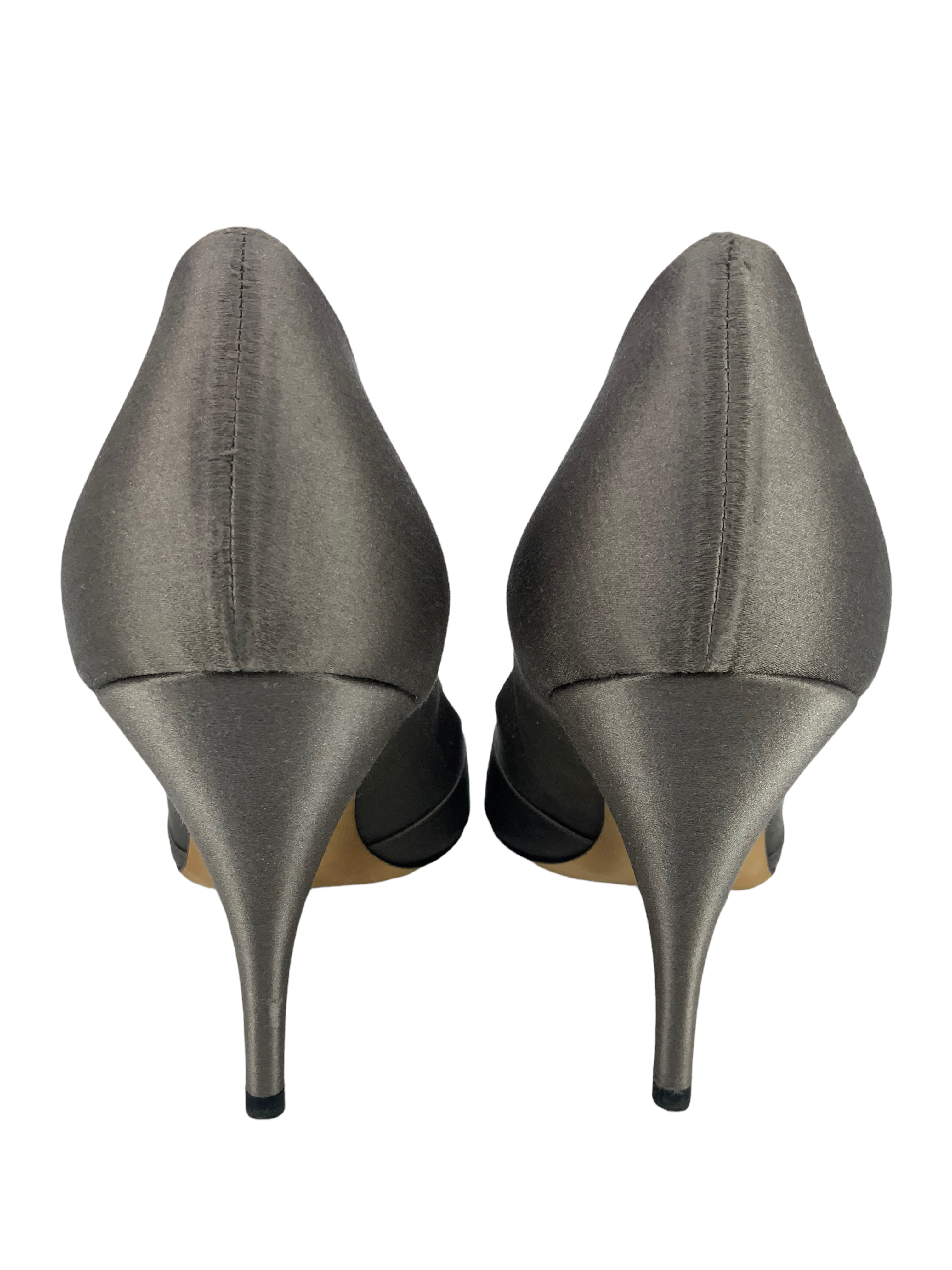 Oscar de la Renta Women's Size 9 Satin Embellished Heel Pumps - Perfect for Weddings, Parties & Special Occasions