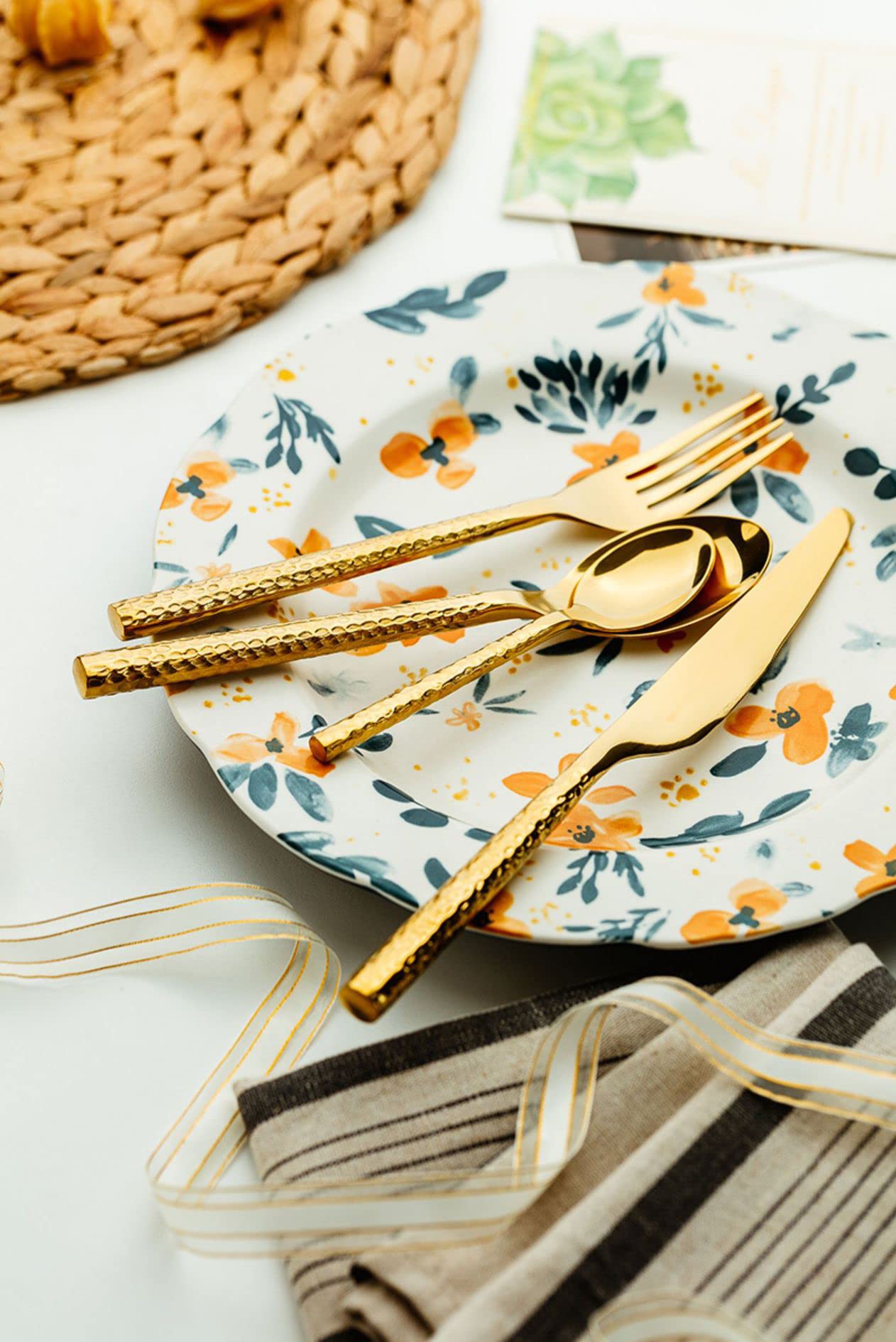 32-Piece Stainless Steel Flatware Set for 8 - Hammered Silverware Dinner Set with Knives, Forks & Spoons | Modern Metal Tableware for Home, Kitchen & Dinner Parties | Durable Cutlery for Everyday Use & Special Occasions