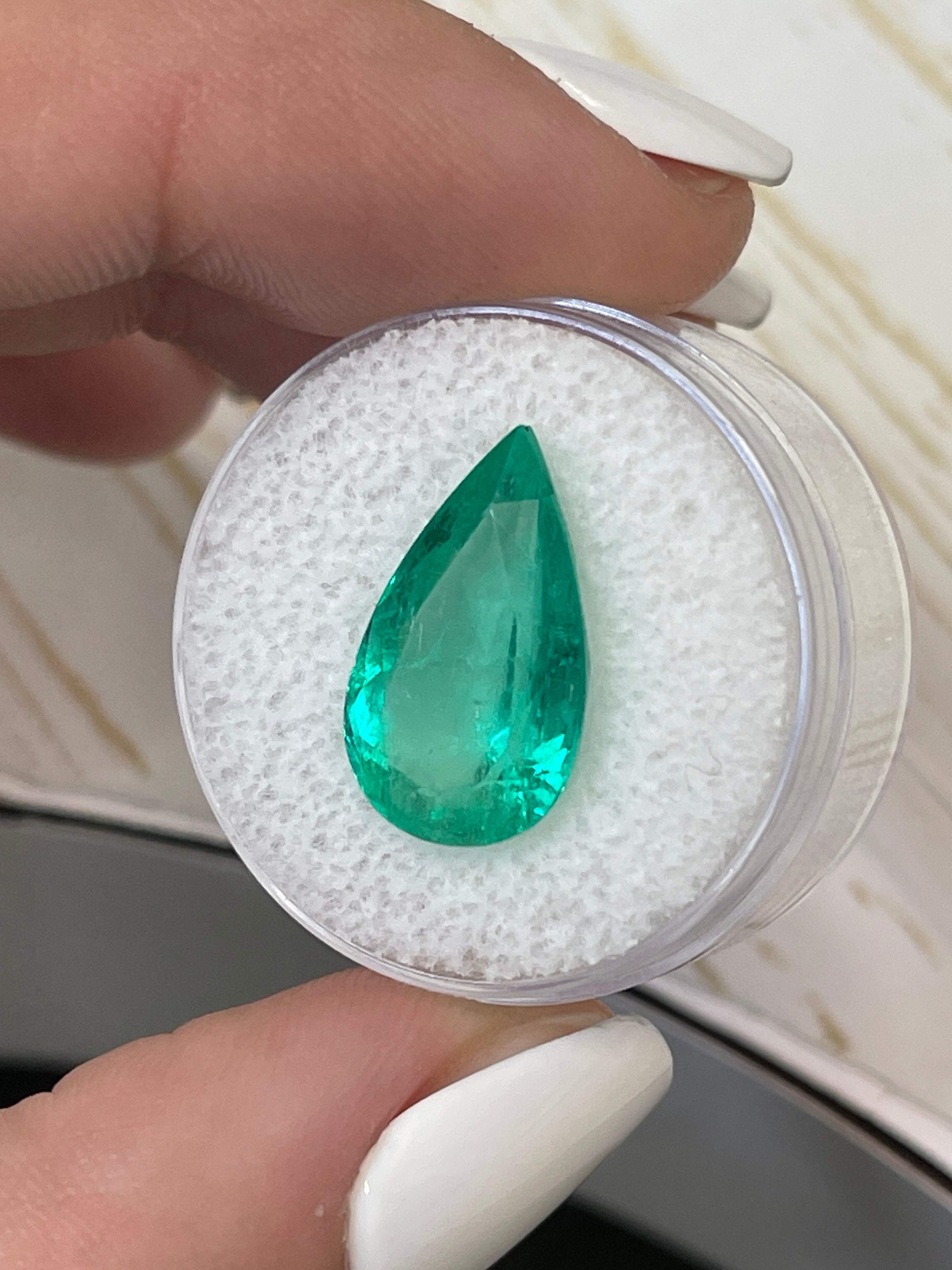 7.08 Carat 17x10.5mm AAA Colombian Emerald Pear Cut Loose Gemstone for Jewelry Making - Engagement Rings, Necklaces & Earrings