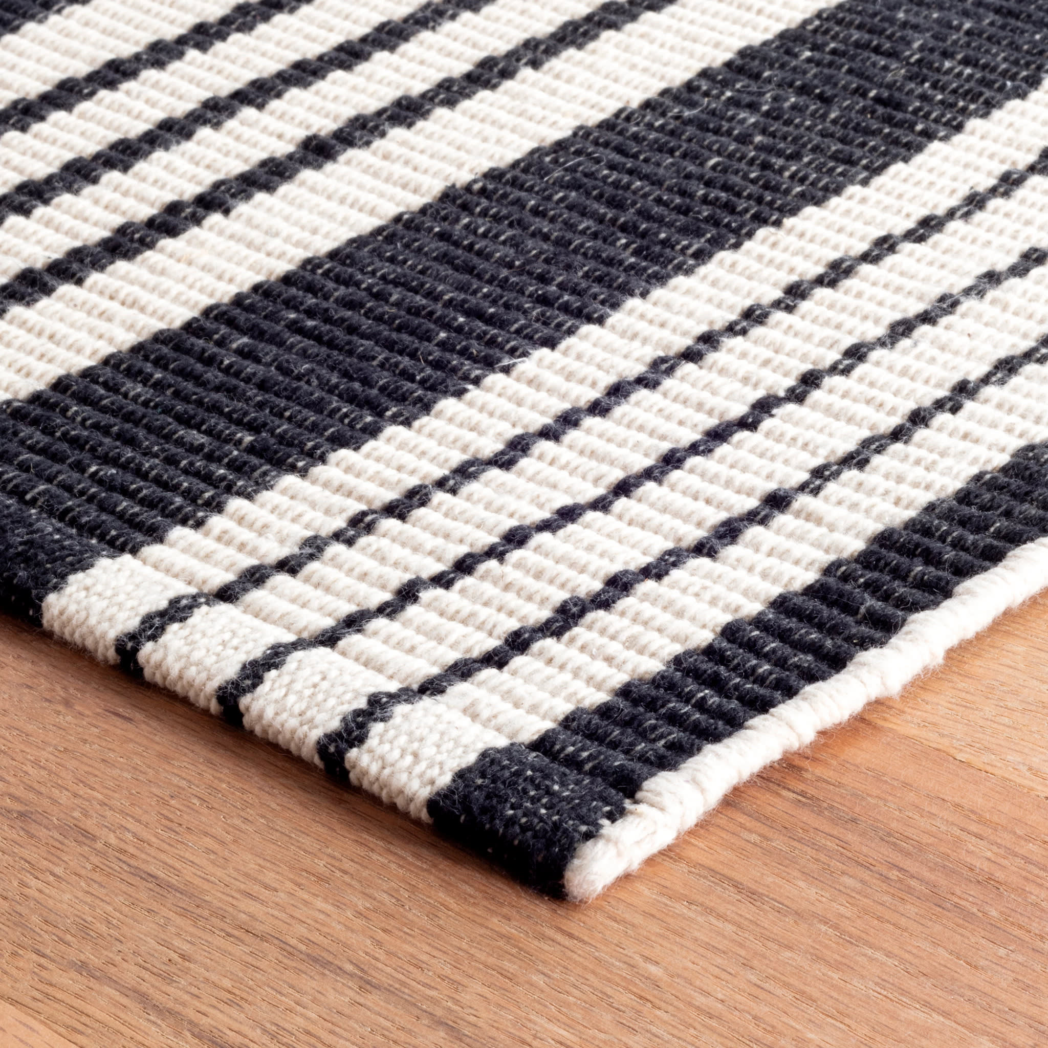Handwoven Birmingham Indoor/Outdoor Area Rug - Black | Durable & Stylish Floor Mat for Living Room, Patio, or Bedroom Decor