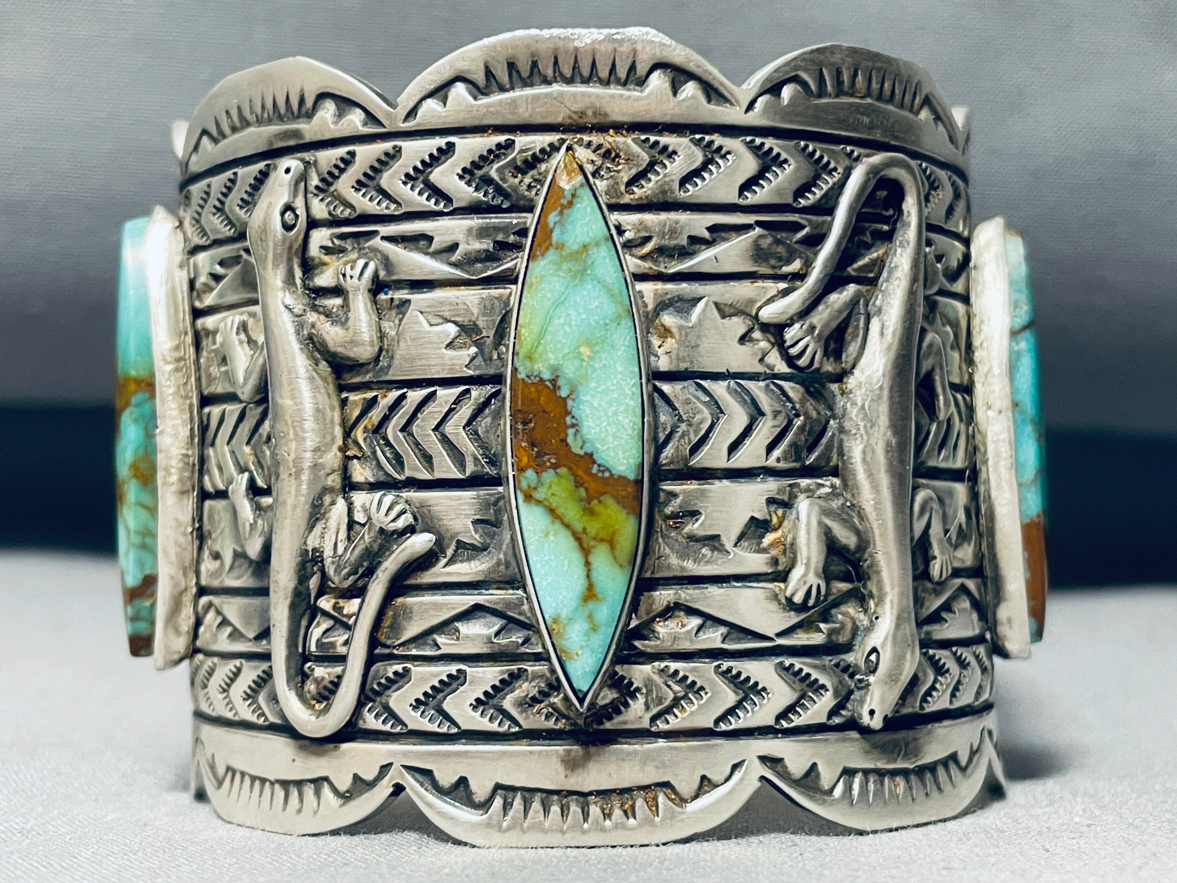 Authentic Navajo Sterling Silver Bracelet with Green Turquoise Lizard - 139g Handmade Native American Jewelry for Women - Perfect for Boho Fashion, Gift Giving & Special Occasions