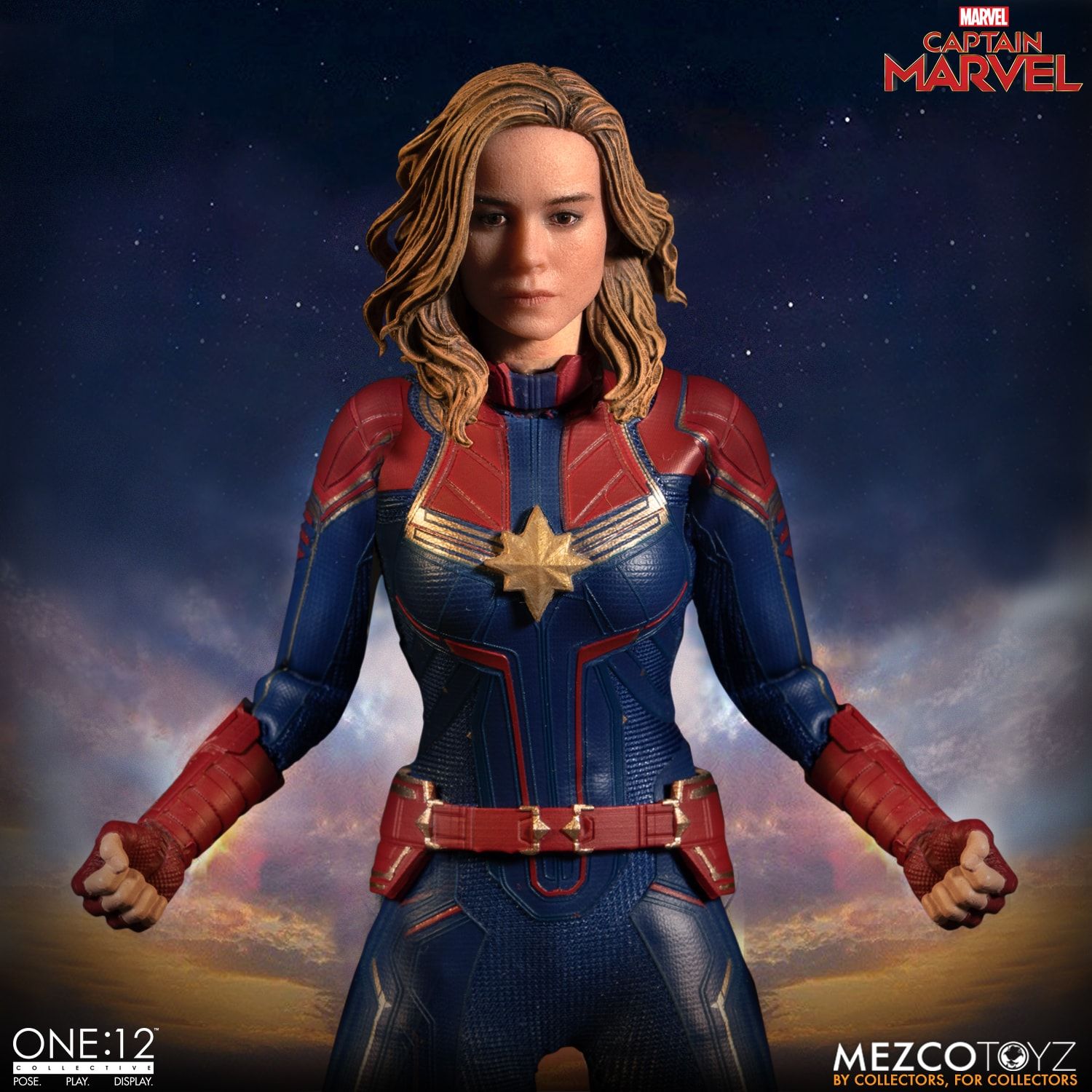 Mezco Toyz One:12 Collective Marvel Comics Captain Marvel 1/12 Scale Action Figure - Premium Collectible Toy for Marvel Fans, Perfect for Display & Superhero Role Play
