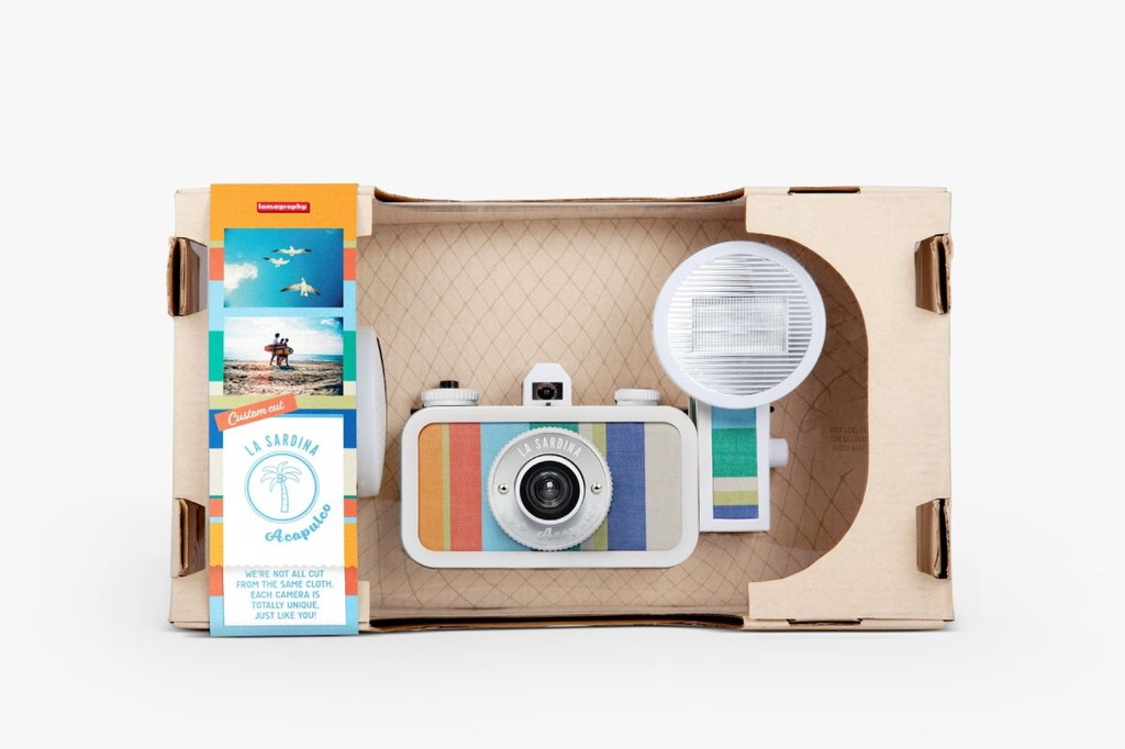 Lomography La Sardina Camera & Flash Acapulco Caleta - 35mm Film Camera with Built-in Flash, Vintage Style for Creative Photography - Perfect for Travel, Street Photography & Artistic Shots