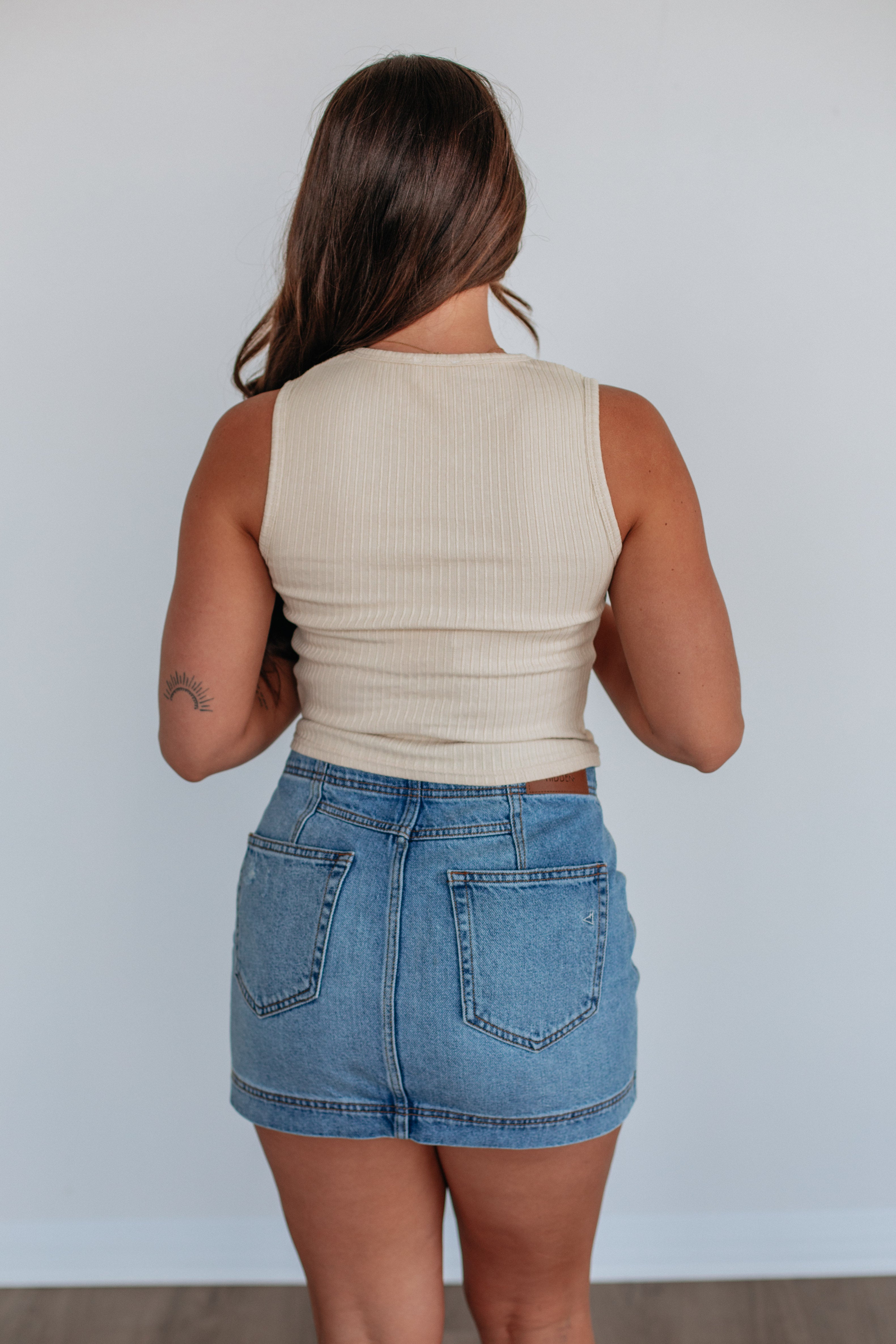 Howdy Darling Tank Top for Women - Stylish Casual Sleeveless Shirt for Summer, Gym, and Outdoor Activities